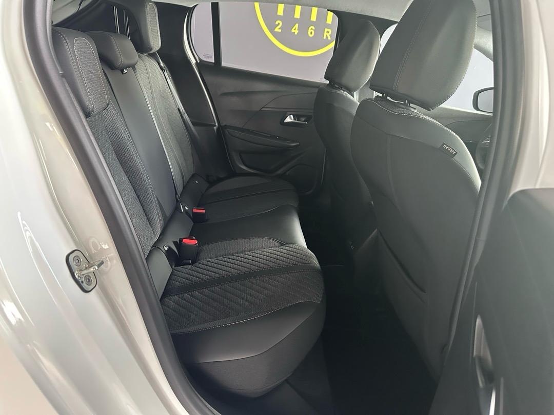 PEUGEOT 208 1.2 MHEV 110 Allure-image-14