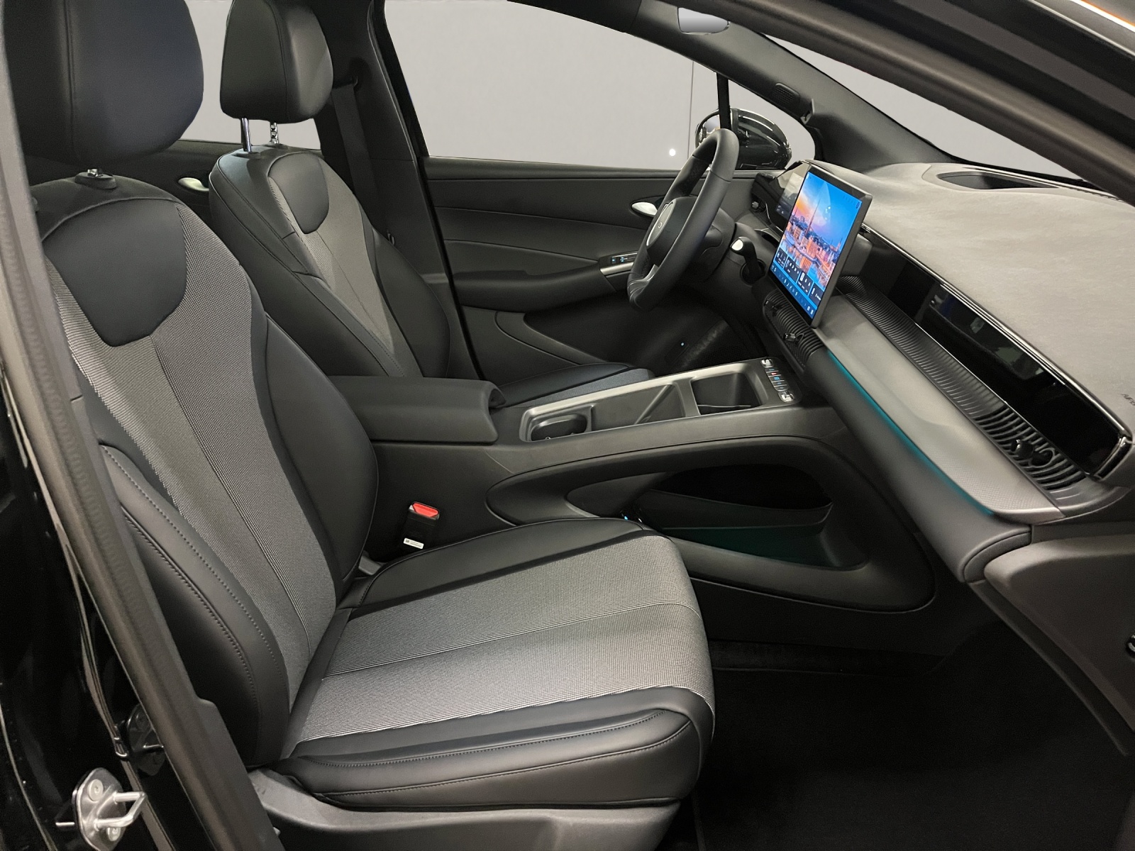 BYD Dolphin G DM-i Comfort-image-12