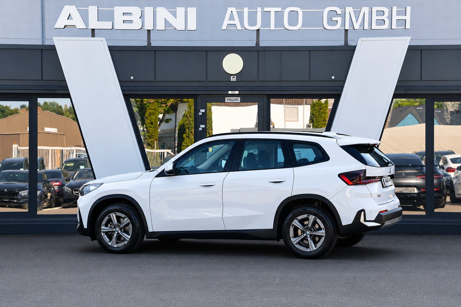 BMW X1 20d xDrive-showroom-element-3