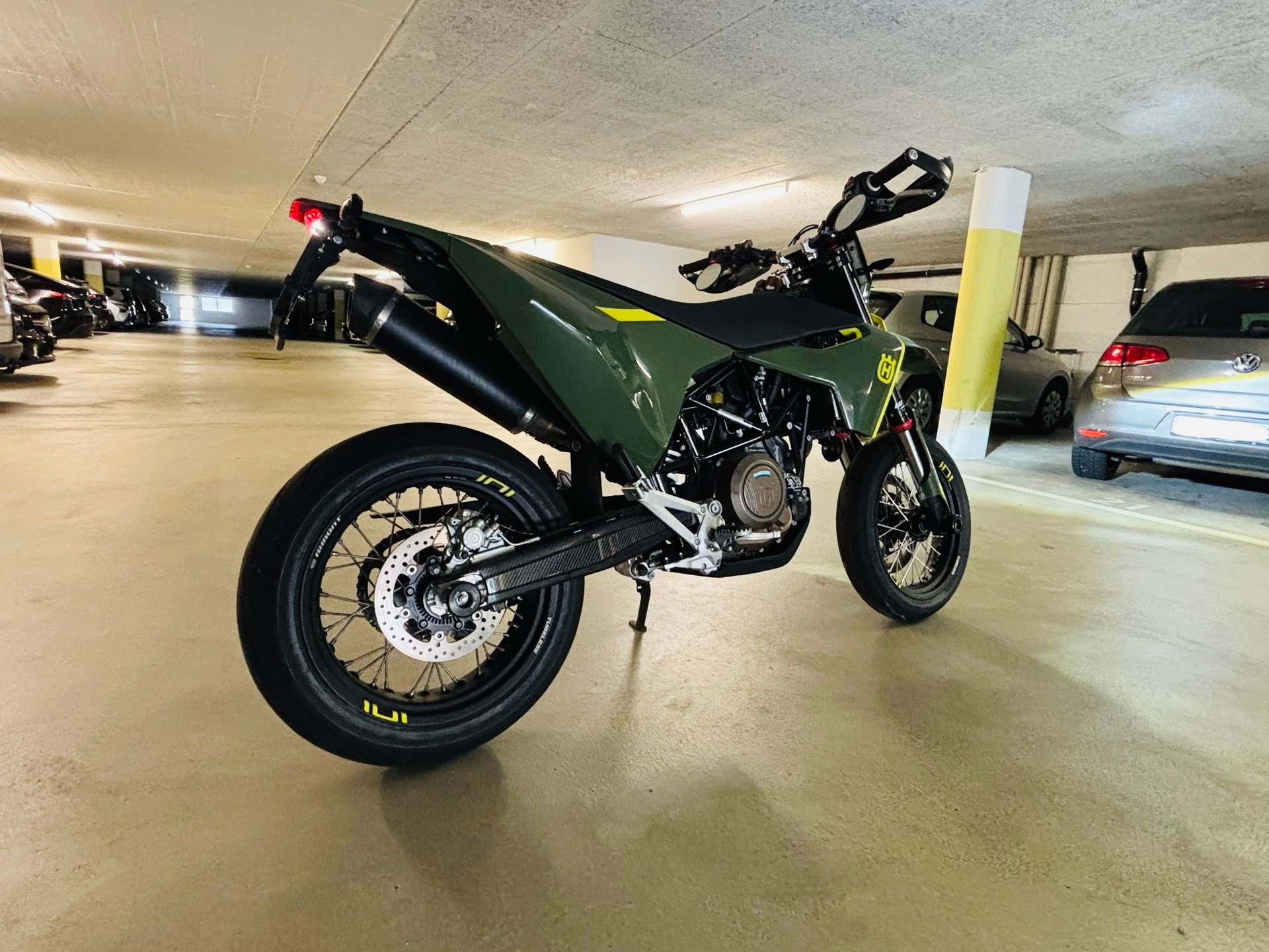 HUSQVARNA 701 Supermoto-image-4
