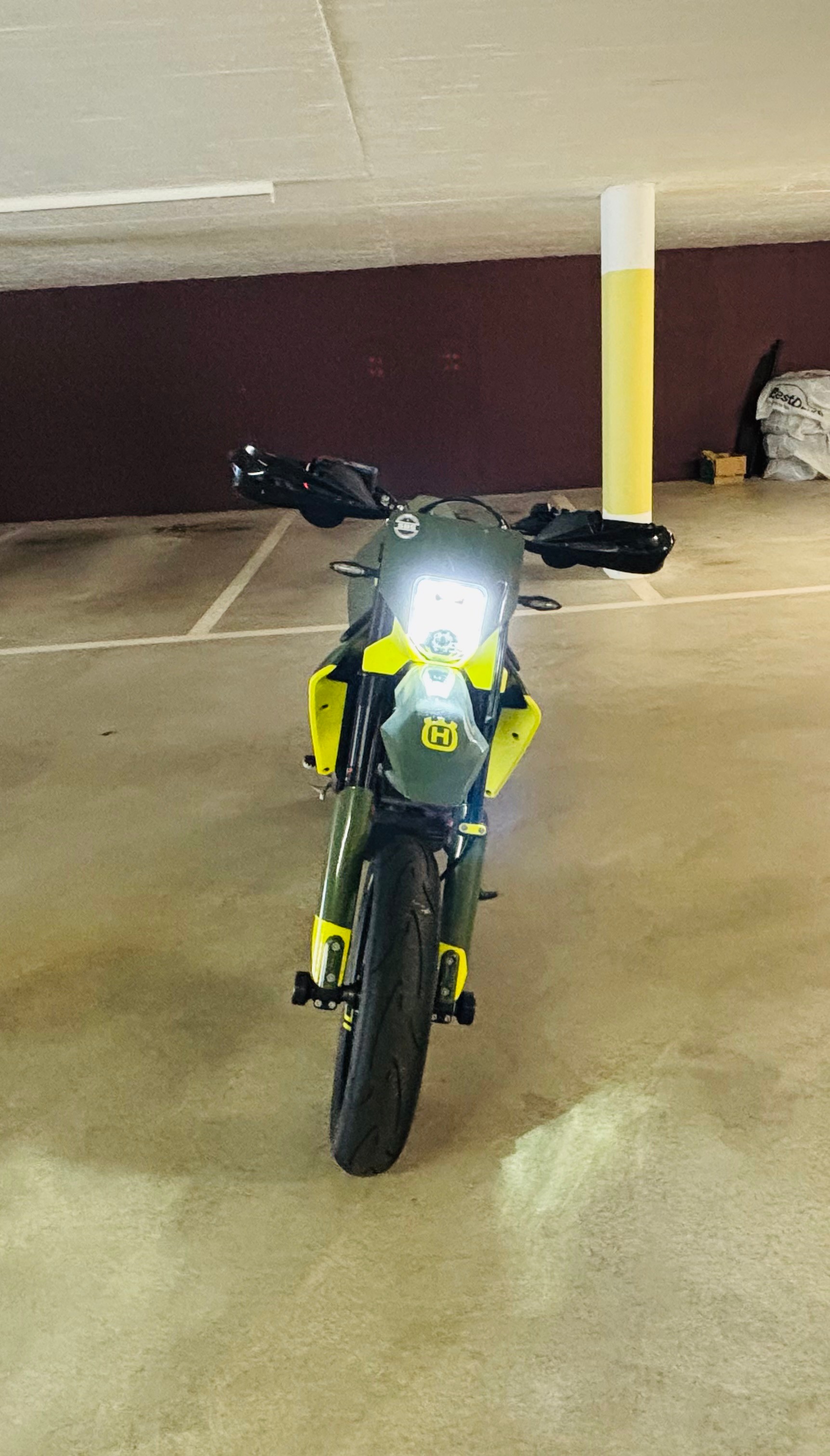 HUSQVARNA 701 Supermoto-image-6