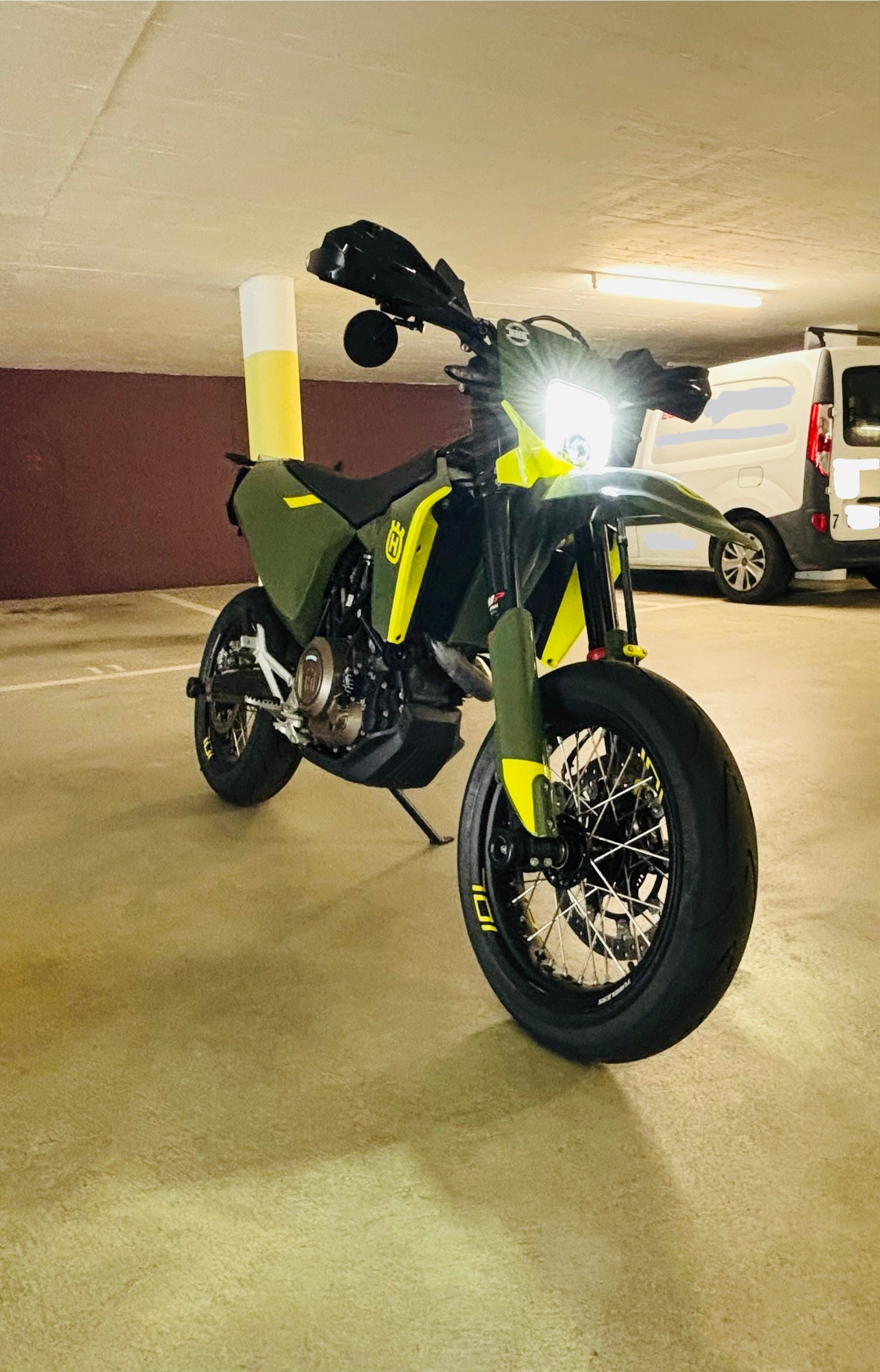 HUSQVARNA 701 Supermoto-image-5