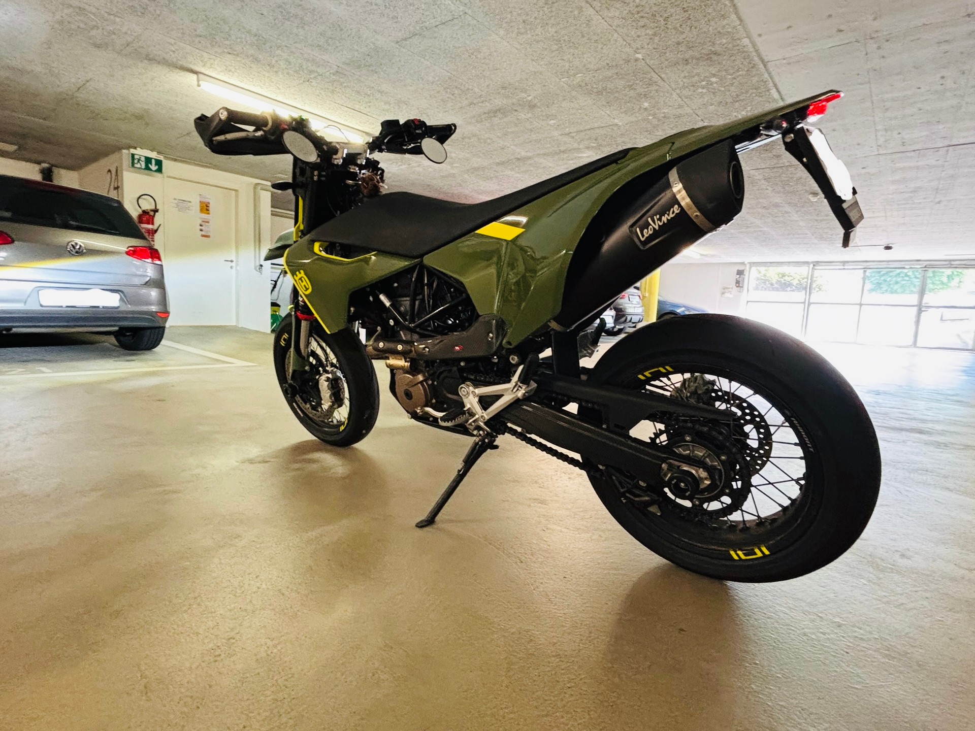 HUSQVARNA 701 Supermoto-image-3