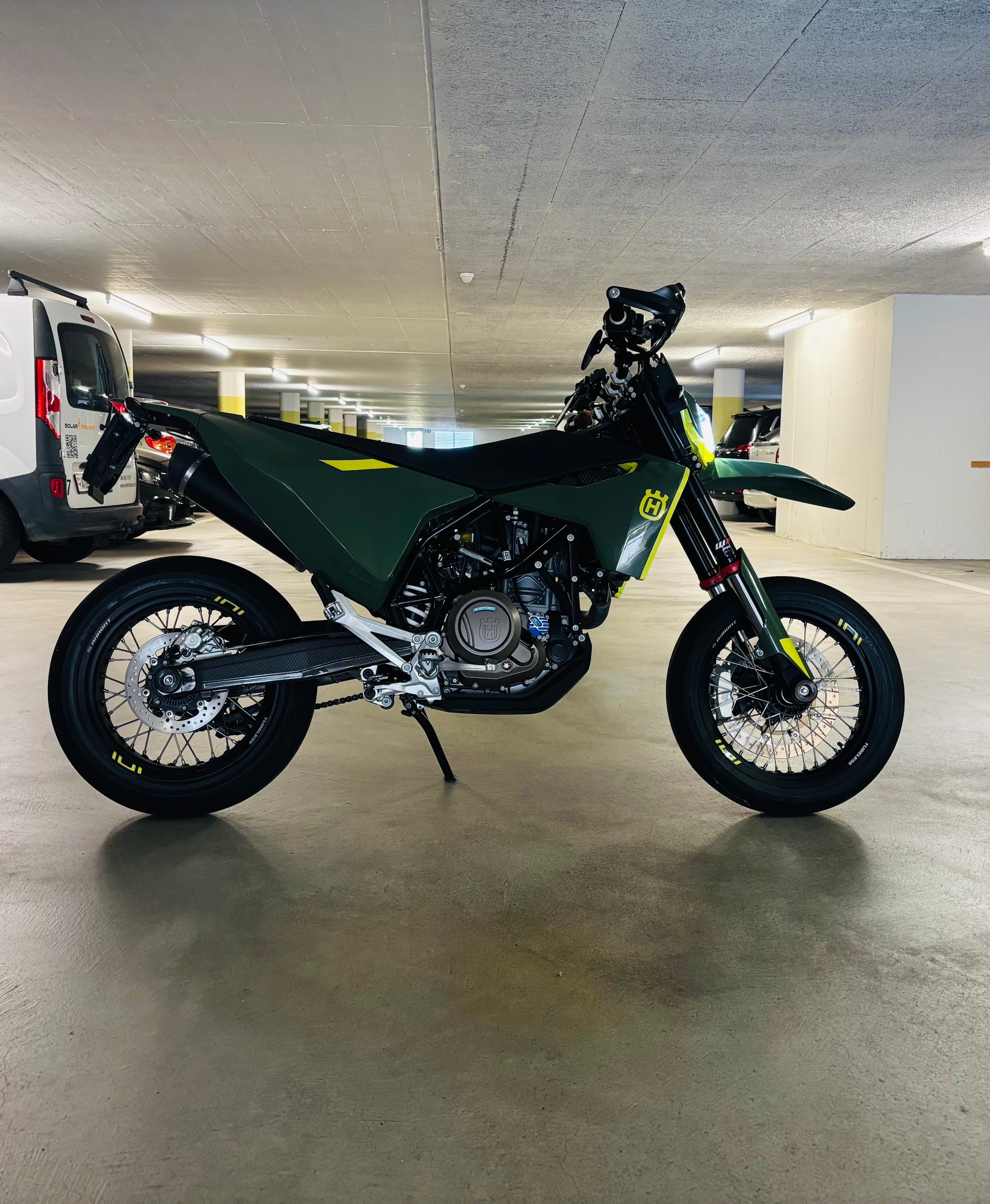 HUSQVARNA 701 Supermoto-image-10