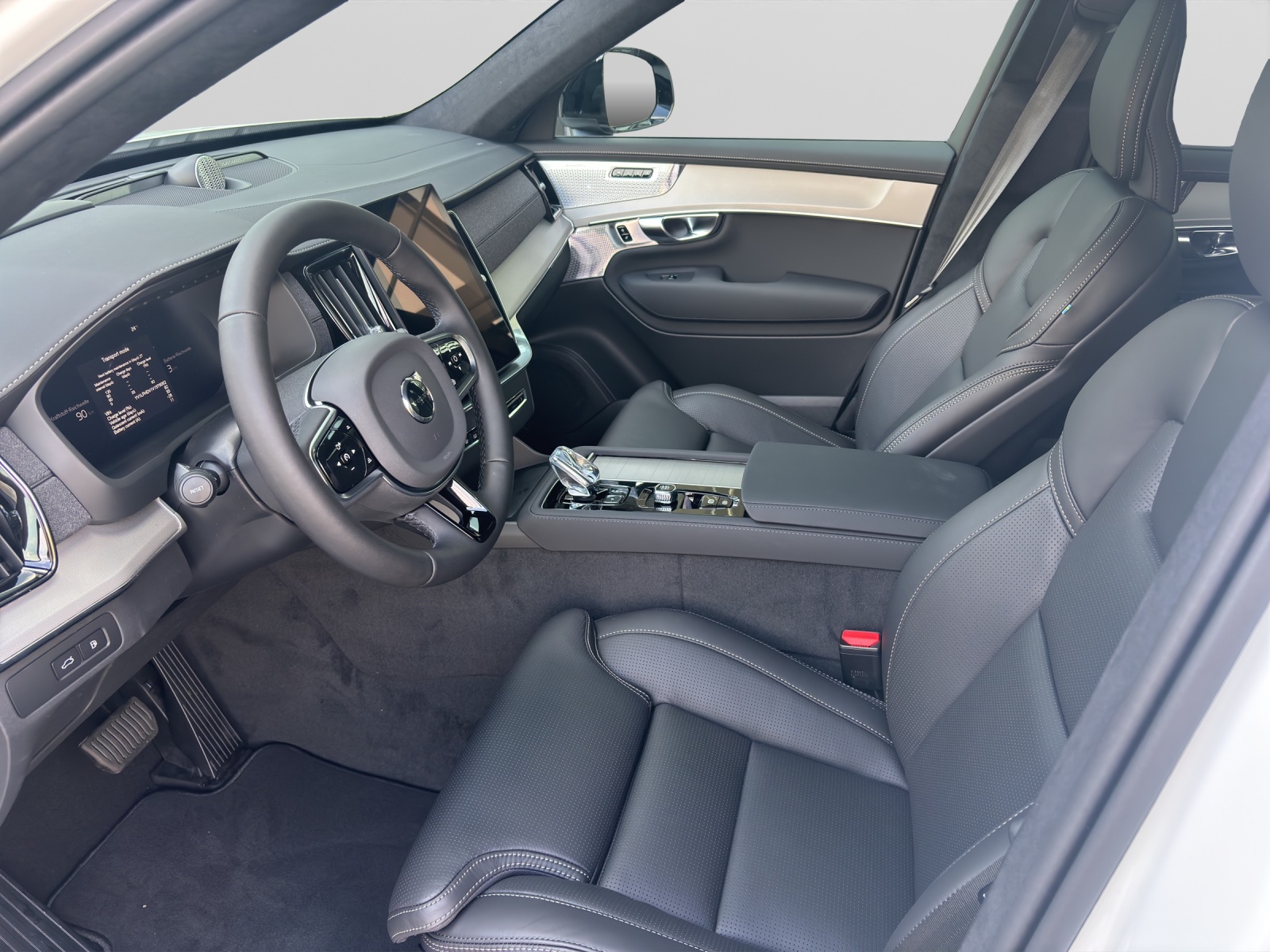 VOLVO XC90 2.0 T8 TE Ultra Dark eAWD-showroom-element-3