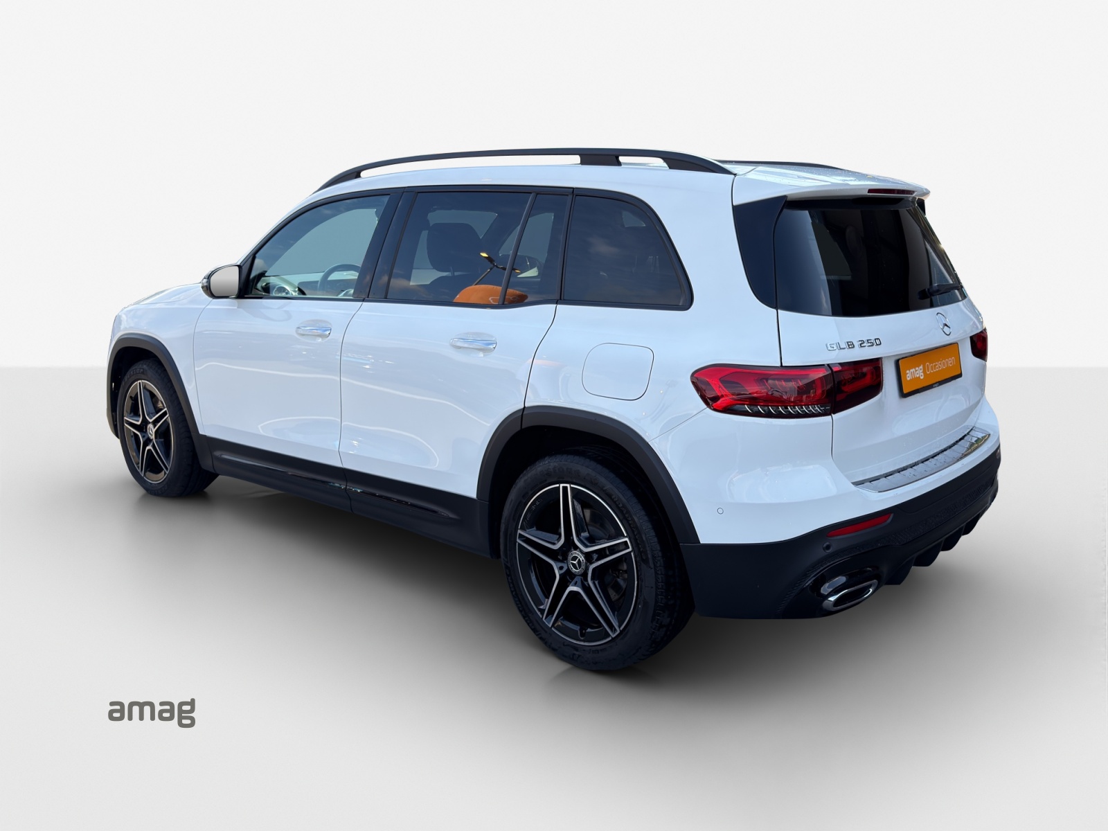 MERCEDES-BENZ GLB 250 4Matic AMG Line 8G-Tronic-showroom-element-2