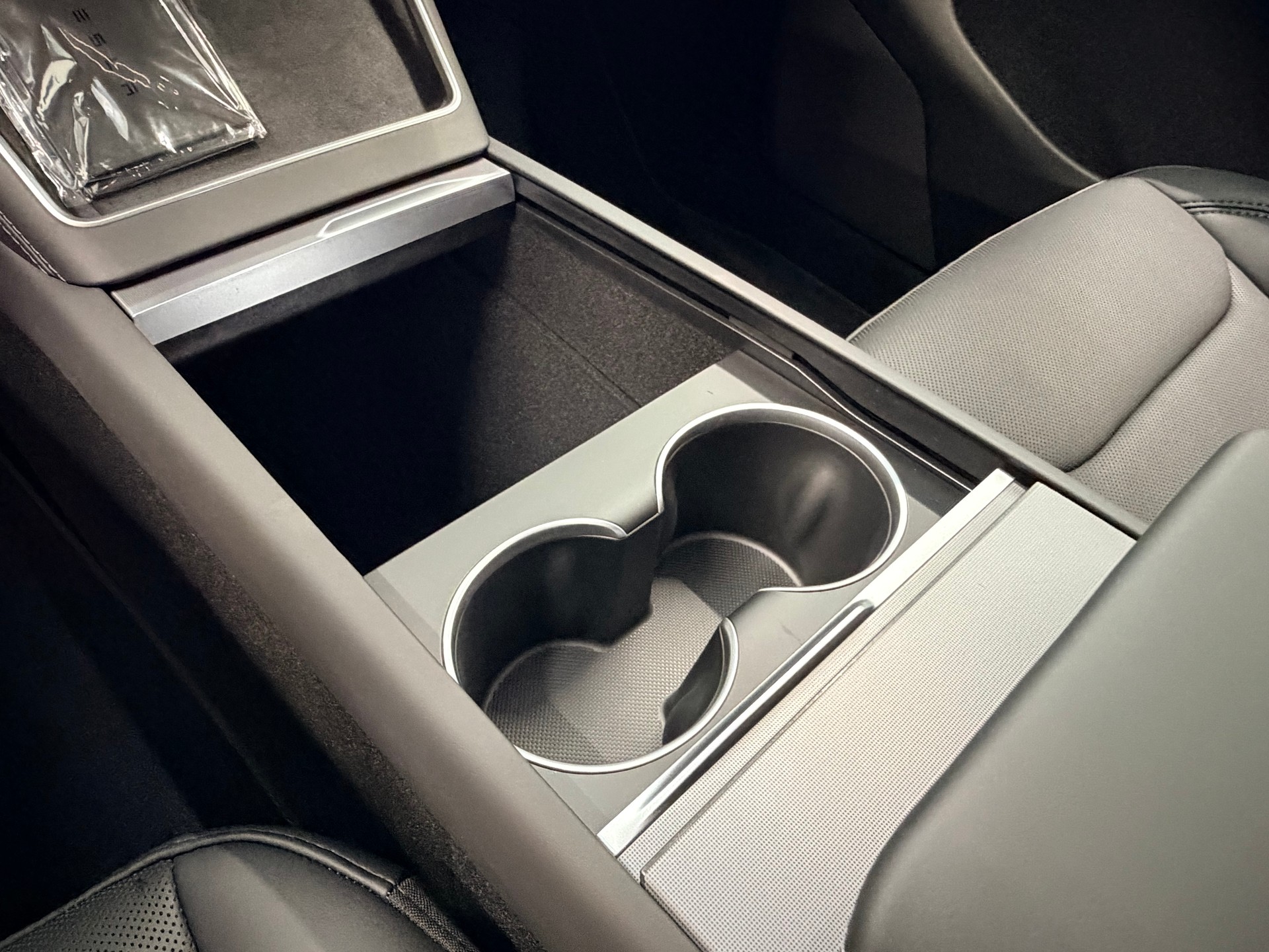 TESLA Model Y Long Range Premium AWD-image-27