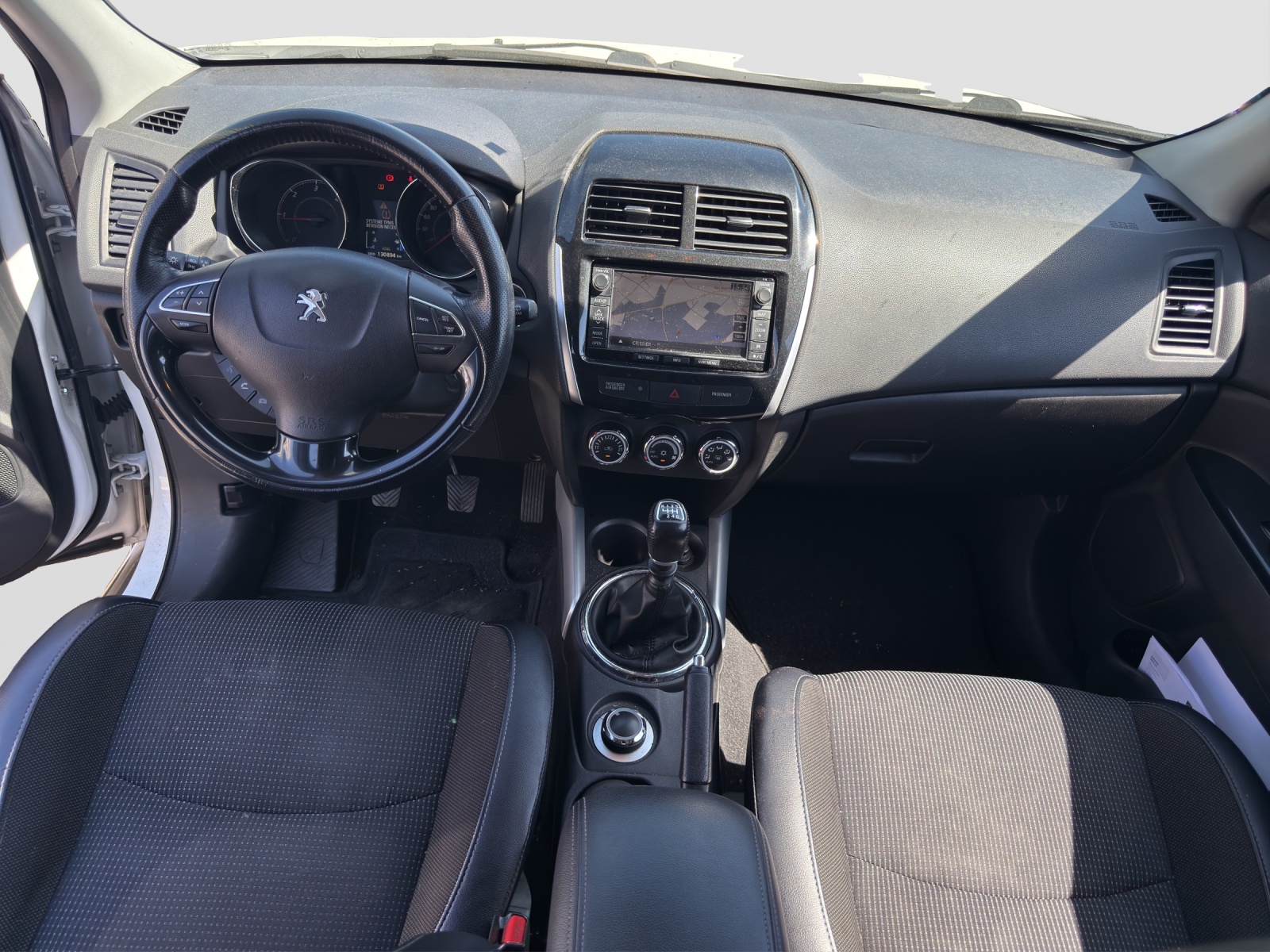 PEUGEOT 4008 1.6 HDi Allure 4WD-image-13