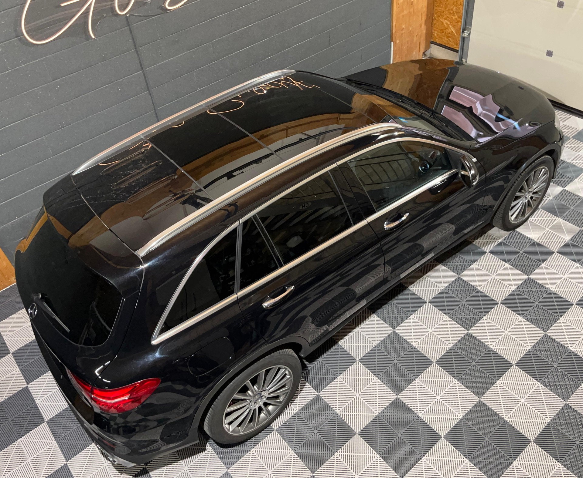 MERCEDES-BENZ GLC 250 AMG Line 4Matic 9G-Tronic-showroom-element-2