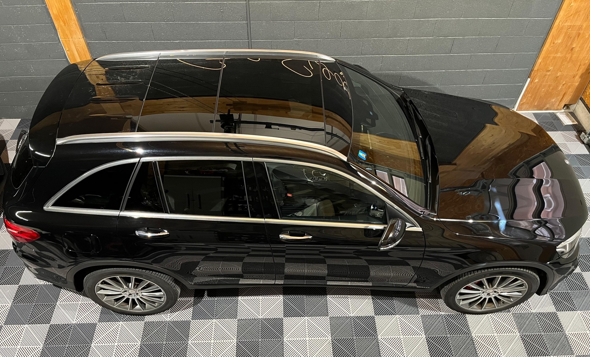 MERCEDES-BENZ GLC 250 AMG Line 4Matic 9G-Tronic-showroom-element-1