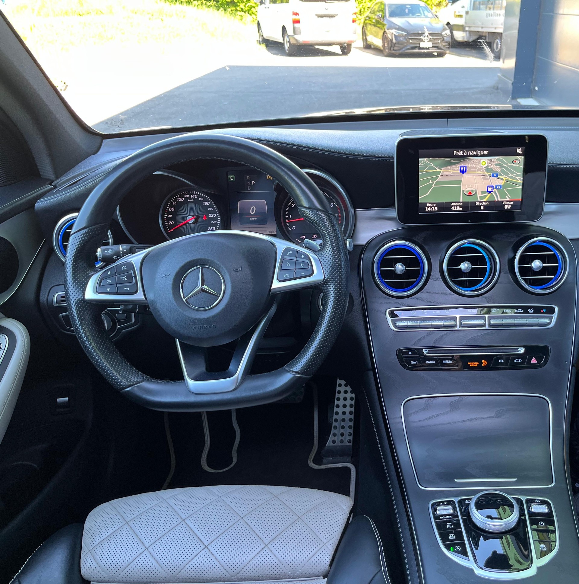 MERCEDES-BENZ GLC 250 AMG Line 4Matic 9G-Tronic-image-18