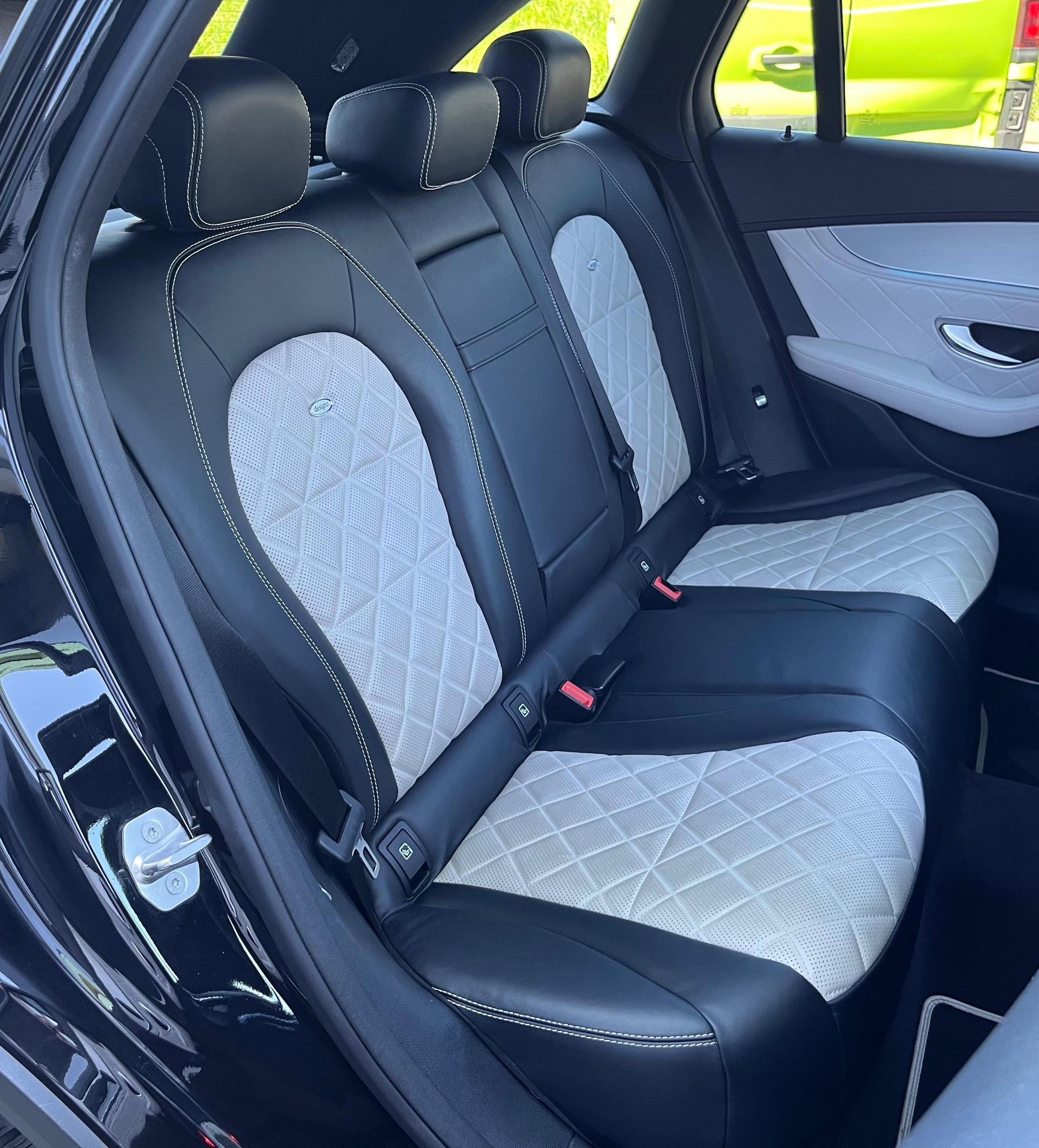 MERCEDES-BENZ GLC 250 AMG Line 4Matic 9G-Tronic-image-24