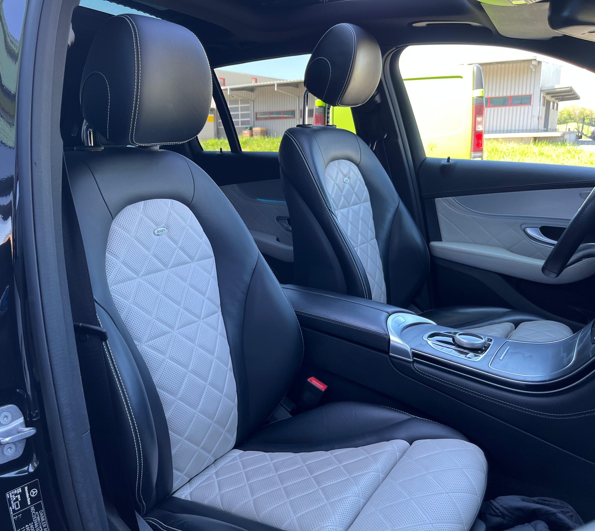 MERCEDES-BENZ GLC 250 AMG Line 4Matic 9G-Tronic-image-23