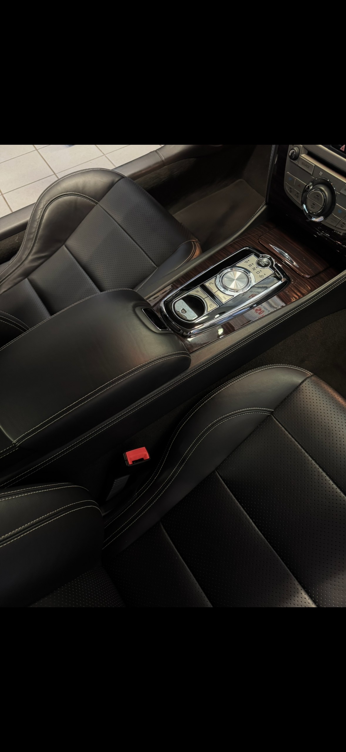 JAGUAR XKR-image-8