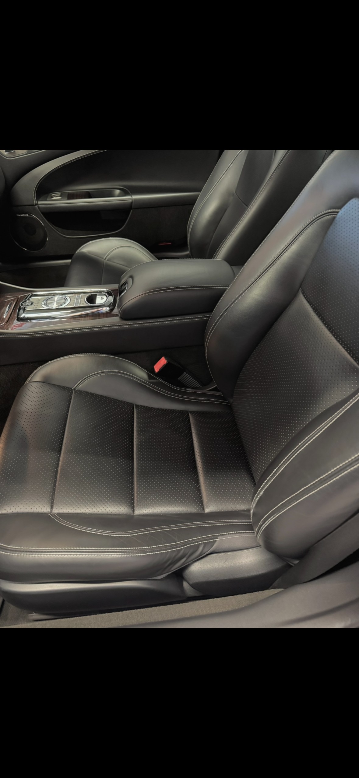 JAGUAR XKR-image-7
