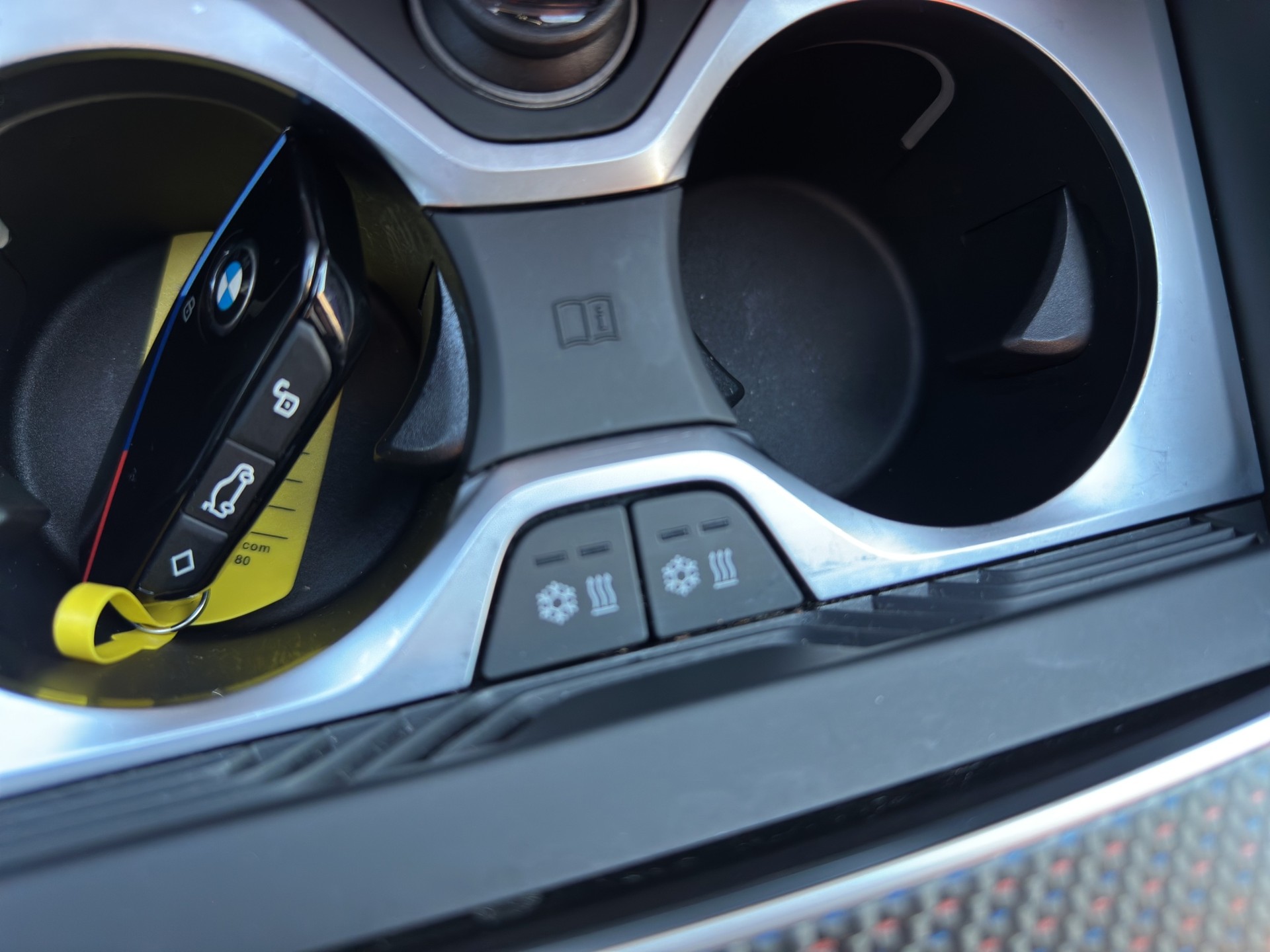 BMW XM xDrive PHEV Label (CH) INDIVIDUAL M Driver's Package-image-23