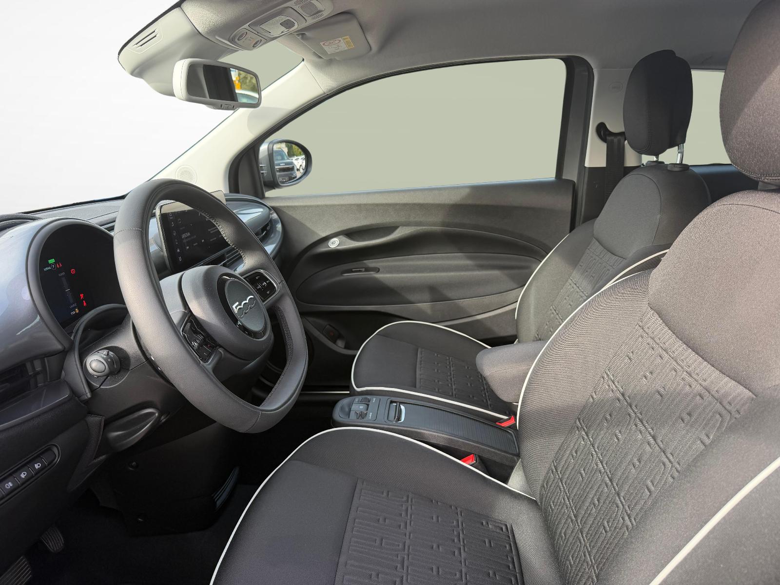 FIAT 500 Swiss Edition-showroom-element-1