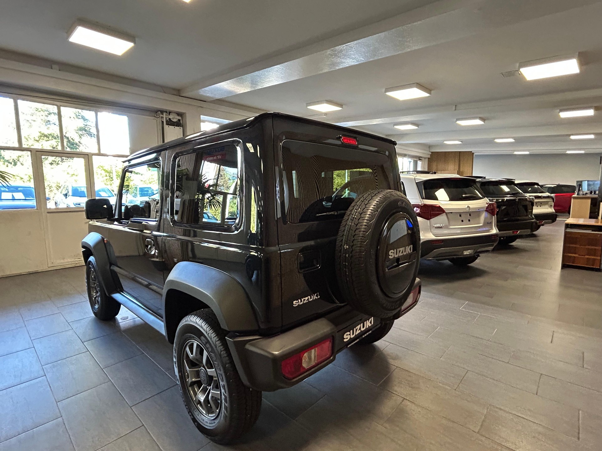 SUZUKI Jimny 1.5 Compact Top Automatique 4 Place/4Platz-image-4