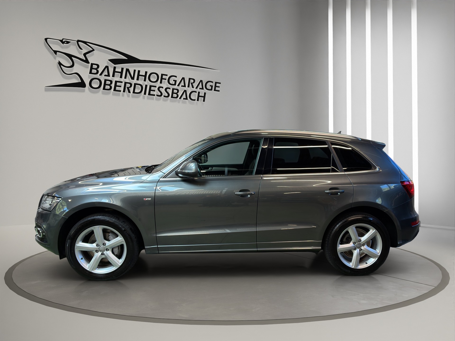 AUDI Q5 2.0 TDI quattro S-tronic-showroom-element-2