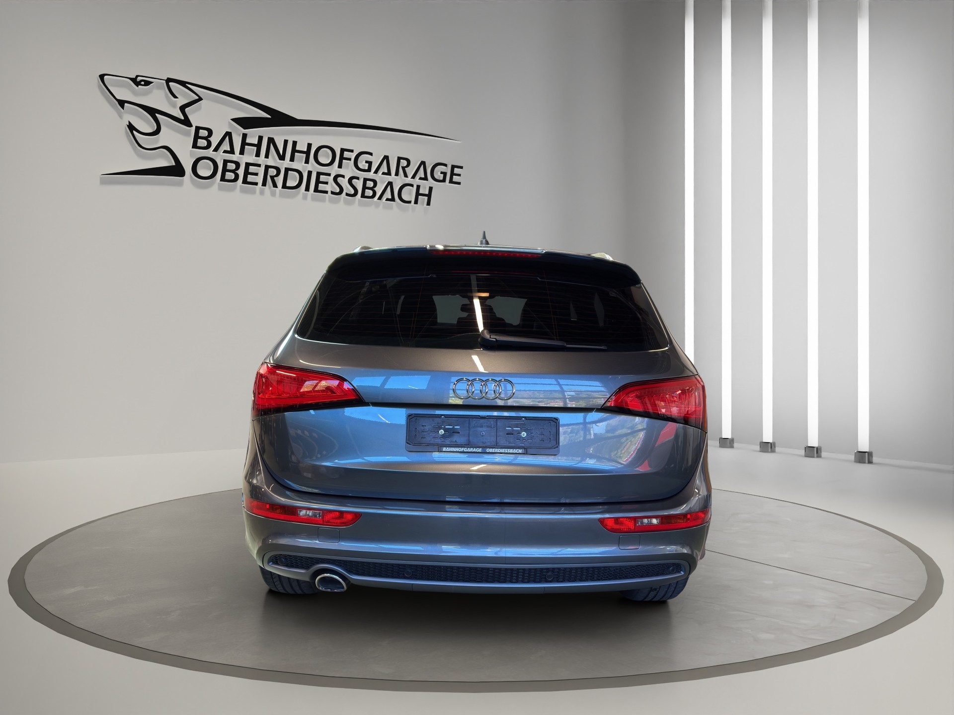 AUDI Q5 2.0 TDI quattro S-tronic-showroom-element-3