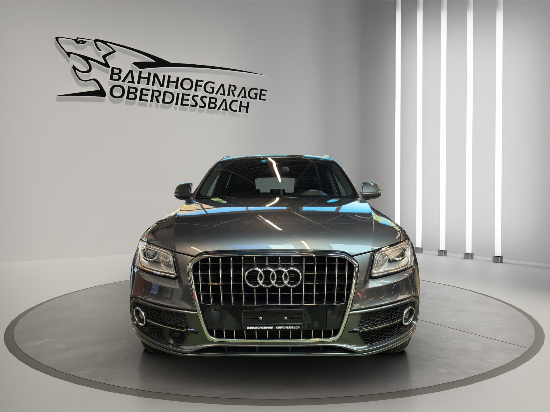 AUDI Q5 2.0 TDI quattro S-tronic-showroom-element-1