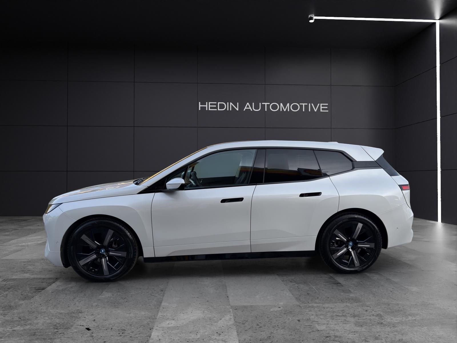 BMW iX I20 xDrive45-showroom-element-3