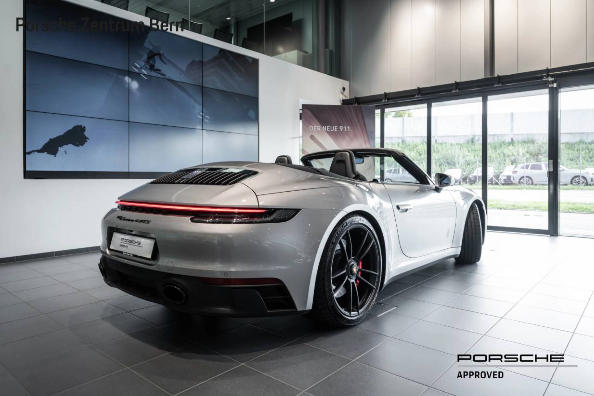 PORSCHE 911 Carrera 4 GTS Cabriolet-showroom-element-2