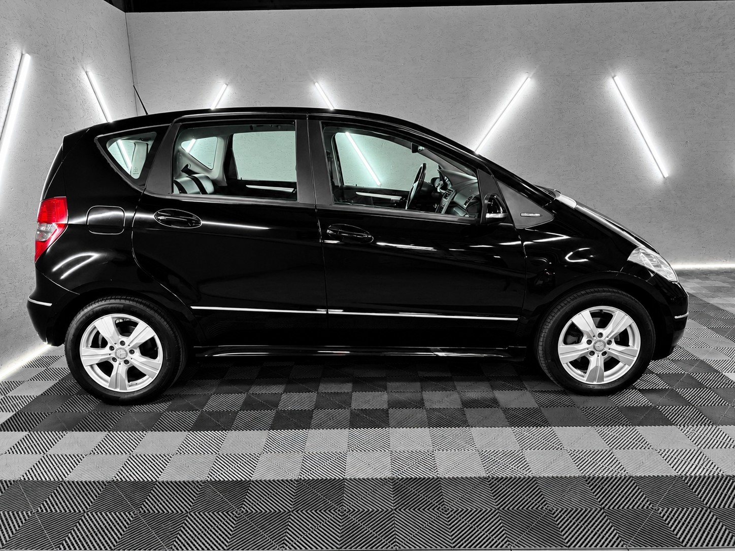 MERCEDES-BENZ A 180 CDI Elégance Autotronic-image-2