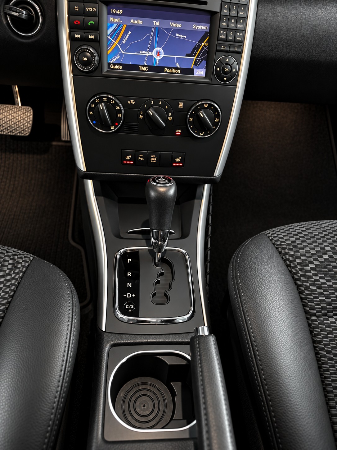 MERCEDES-BENZ A 180 CDI Elégance Autotronic-image-11