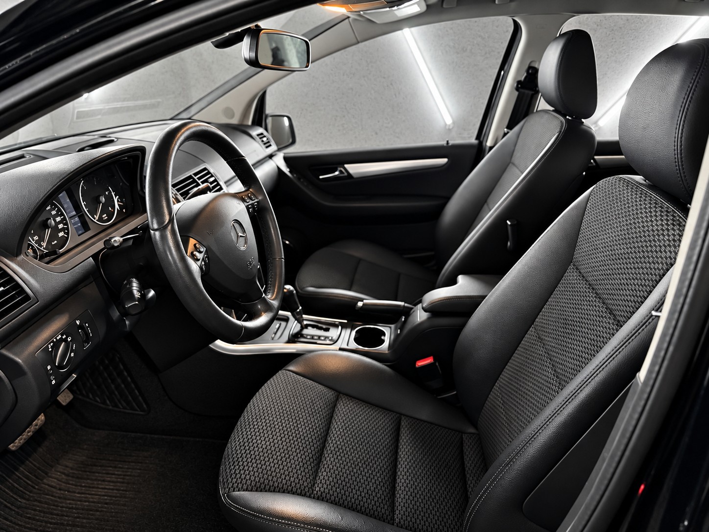 MERCEDES-BENZ A 180 CDI Elégance Autotronic-image-6