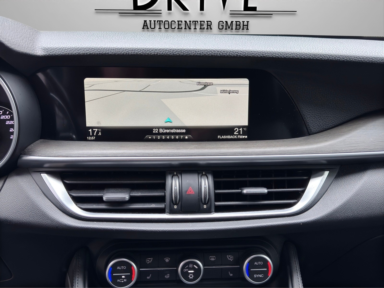 ALFA ROMEO Stelvio 2.0 Super Q4 Automatic *Rückfarkamera*Vollleder*Sitz+Lenkradheizung uvm.*-image-12