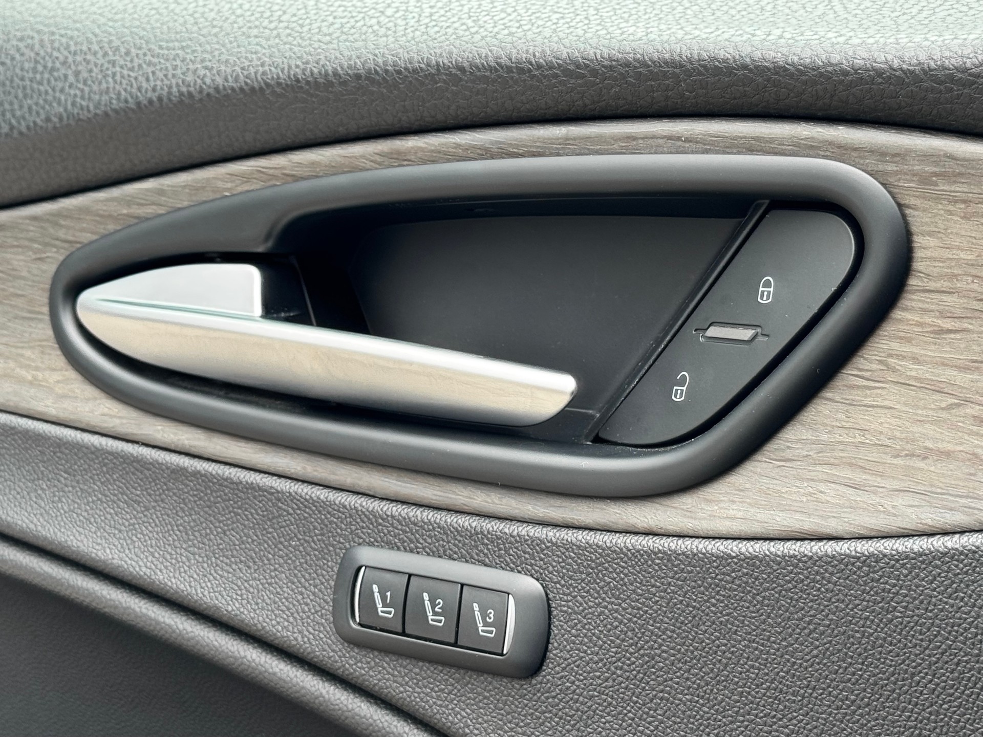 ALFA ROMEO Stelvio 2.0 Super Q4 Automatic *Rückfarkamera*Vollleder*Sitz+Lenkradheizung uvm.*-image-19