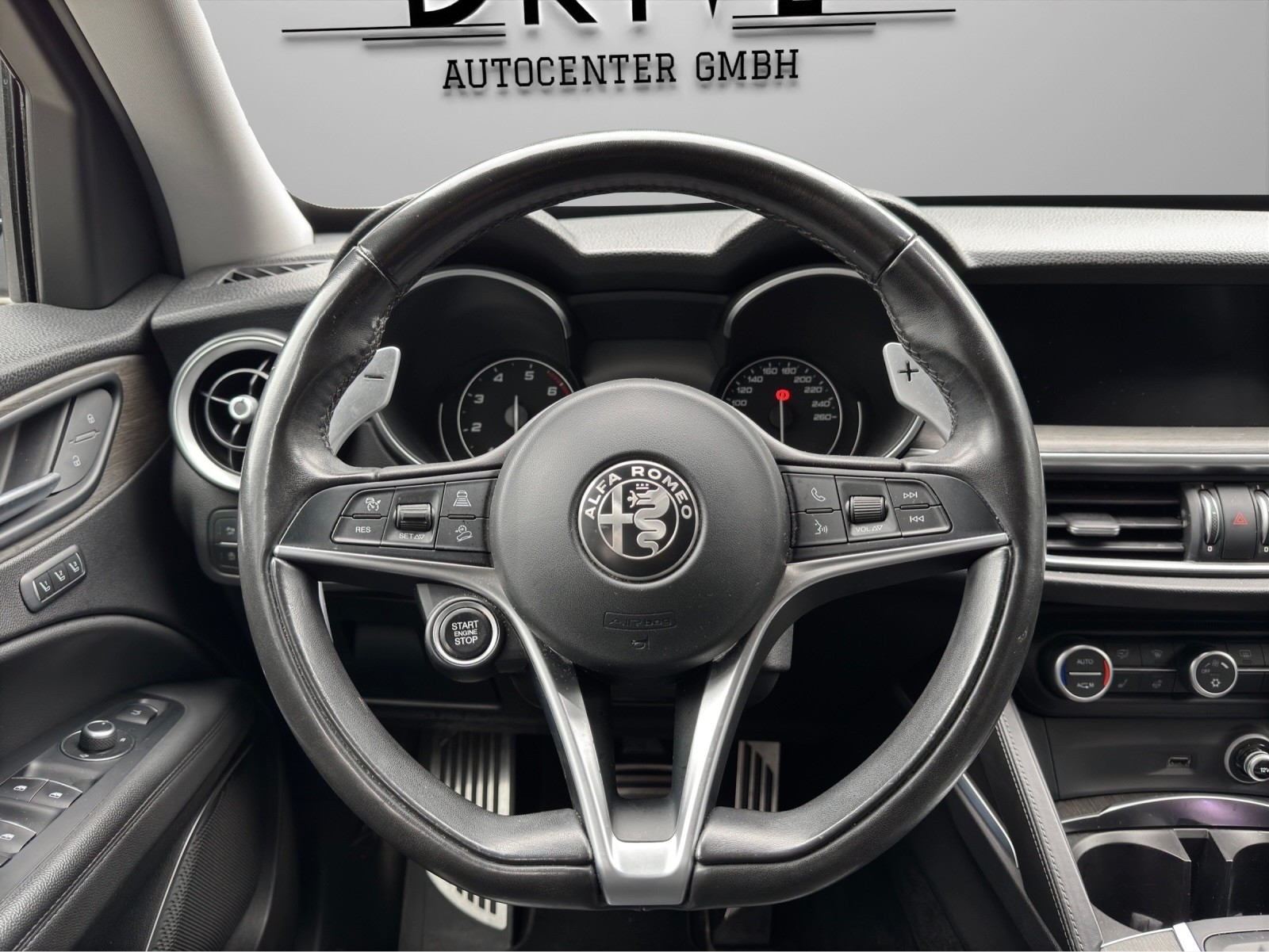 ALFA ROMEO Stelvio 2.0 Super Q4 Automatic *Rückfarkamera*Vollleder*Sitz+Lenkradheizung uvm.*-image-9