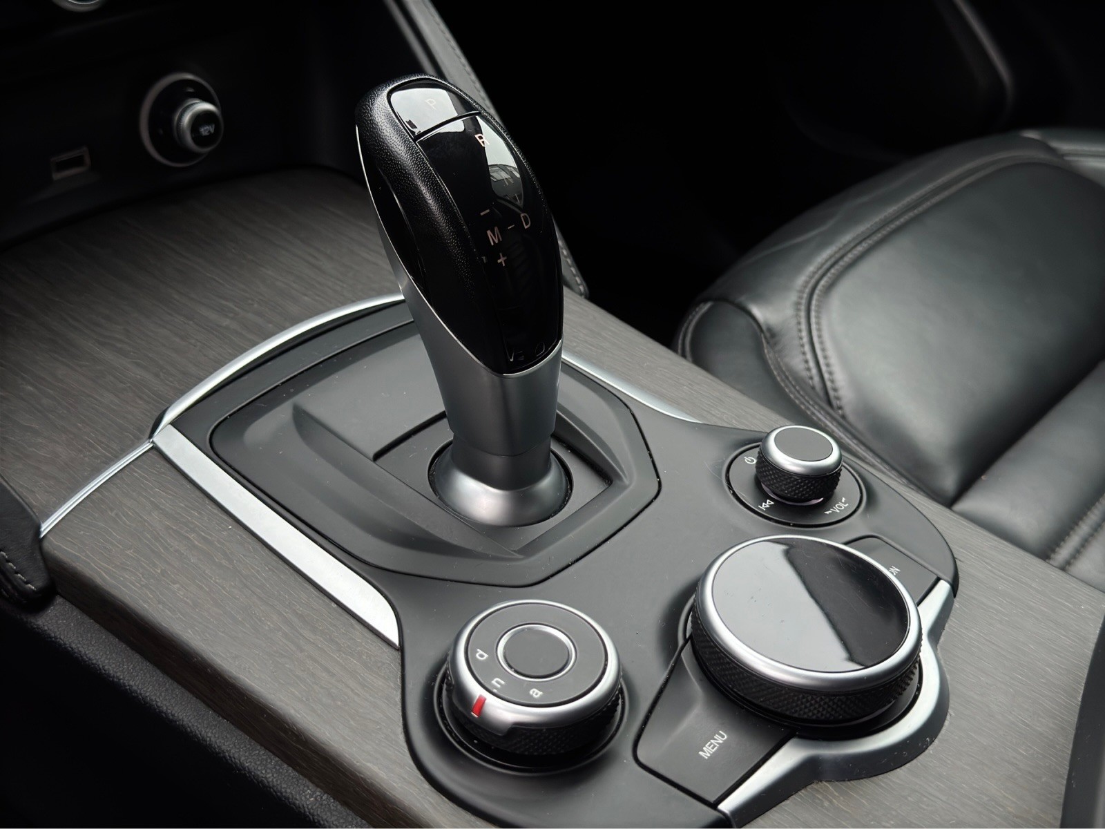 ALFA ROMEO Stelvio 2.0 Super Q4 Automatic *Rückfarkamera*Vollleder*Sitz+Lenkradheizung uvm.*-image-14