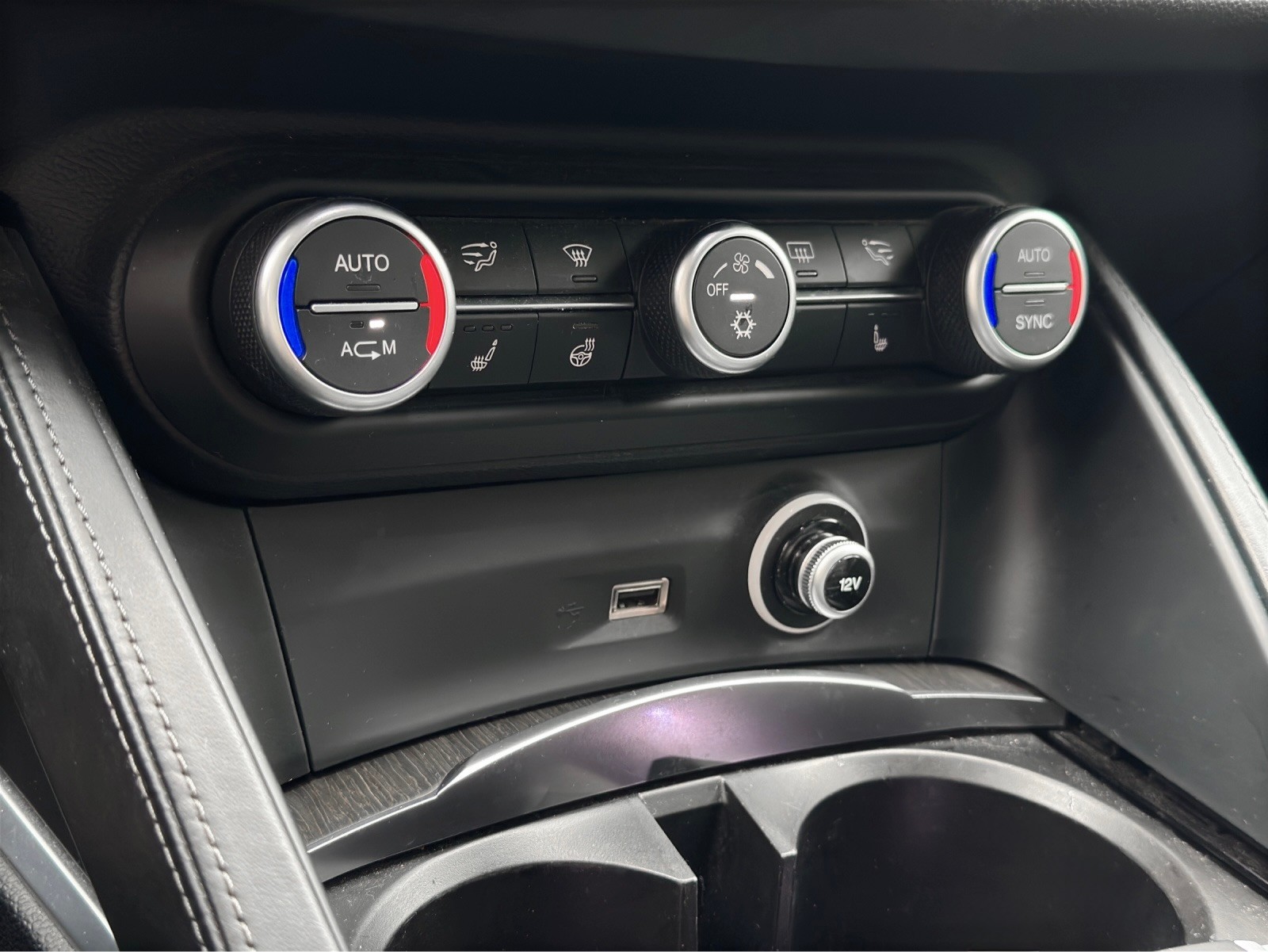 ALFA ROMEO Stelvio 2.0 Super Q4 Automatic *Rückfarkamera*Vollleder*Sitz+Lenkradheizung uvm.*-image-15