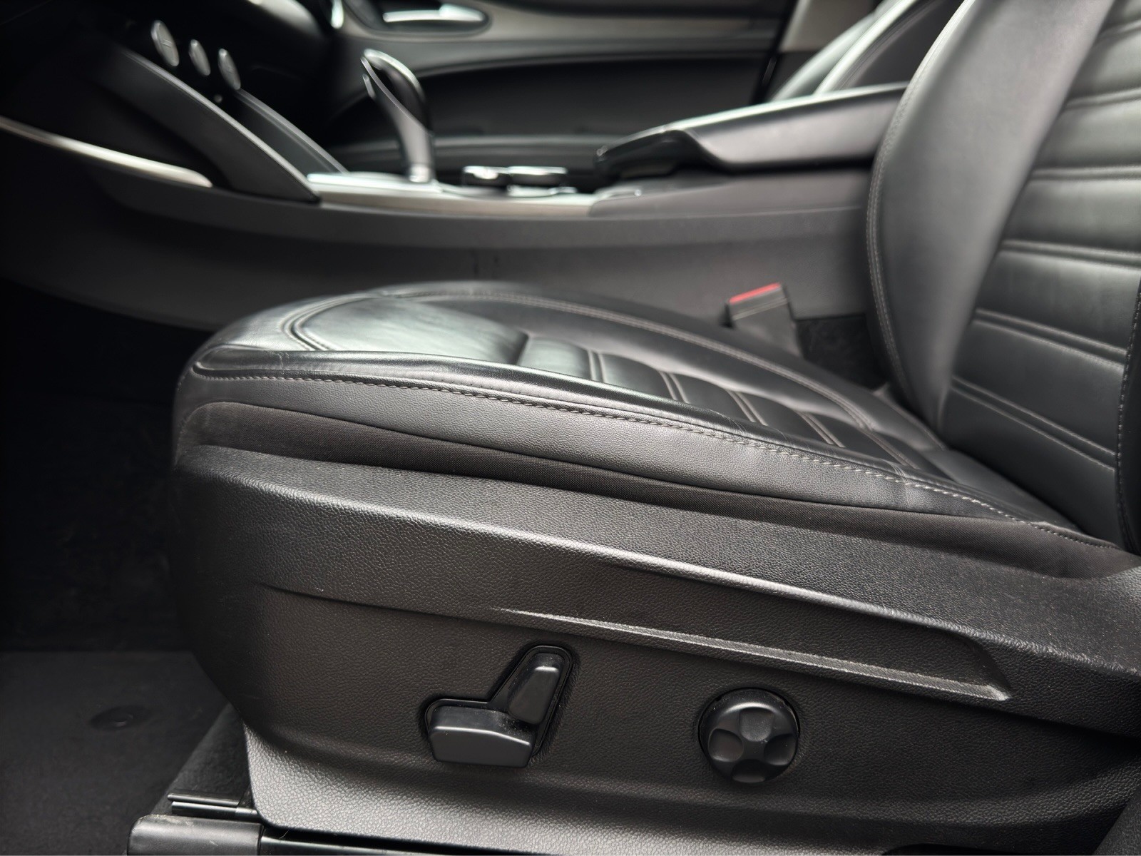 ALFA ROMEO Stelvio 2.0 Super Q4 Automatic *Rückfarkamera*Vollleder*Sitz+Lenkradheizung uvm.*-image-17