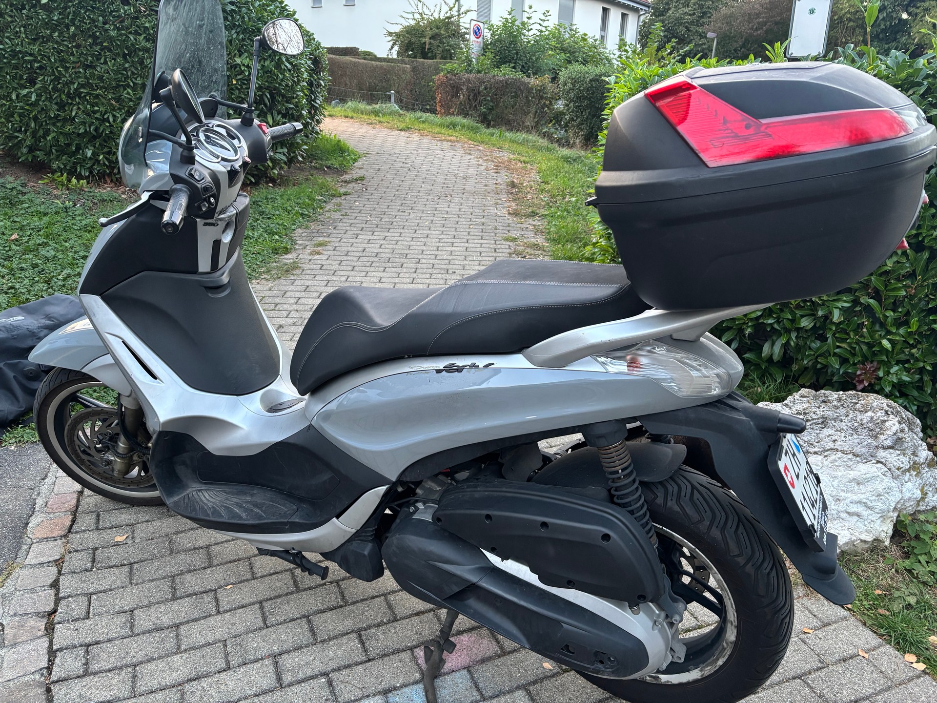 PIAGGIO Beverly 350 i.e. Tourer-image-1