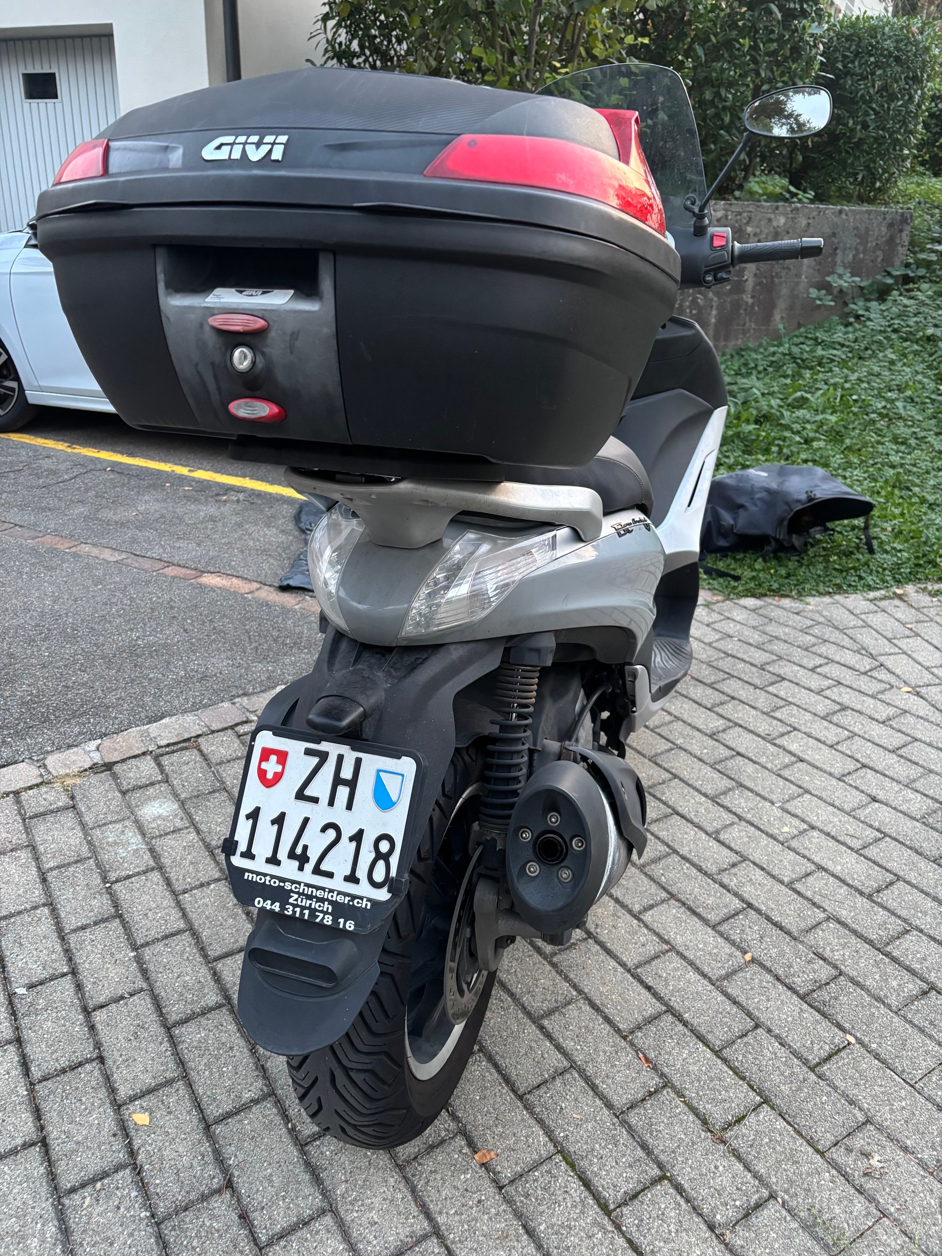 PIAGGIO Beverly 350 i.e. Tourer-image-7