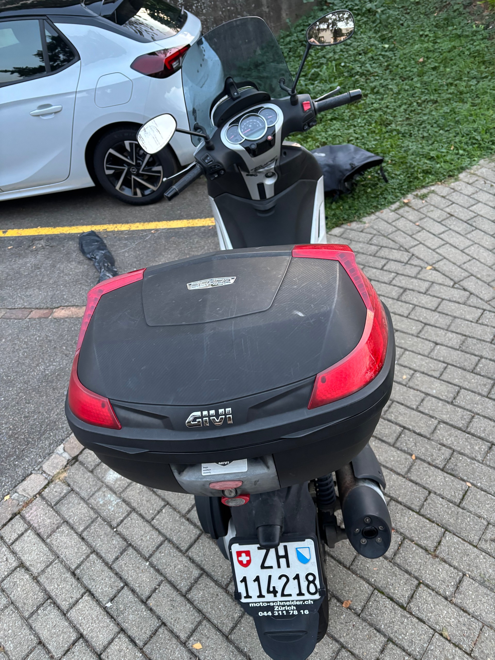 PIAGGIO Beverly 350 i.e. Tourer-image-8