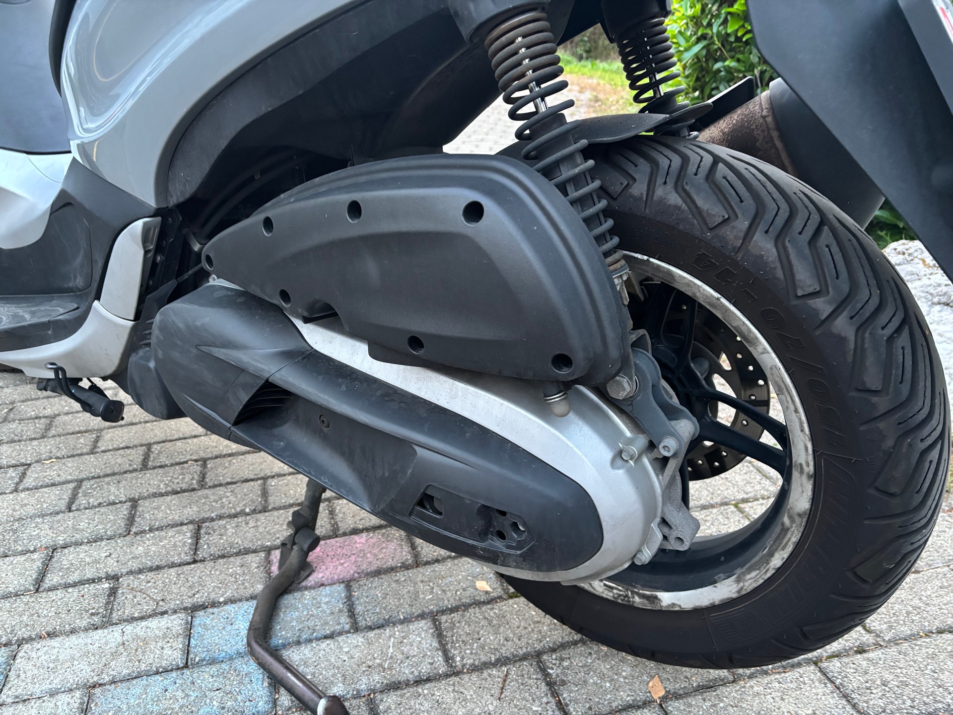 PIAGGIO Beverly 350 i.e. Tourer-image-5
