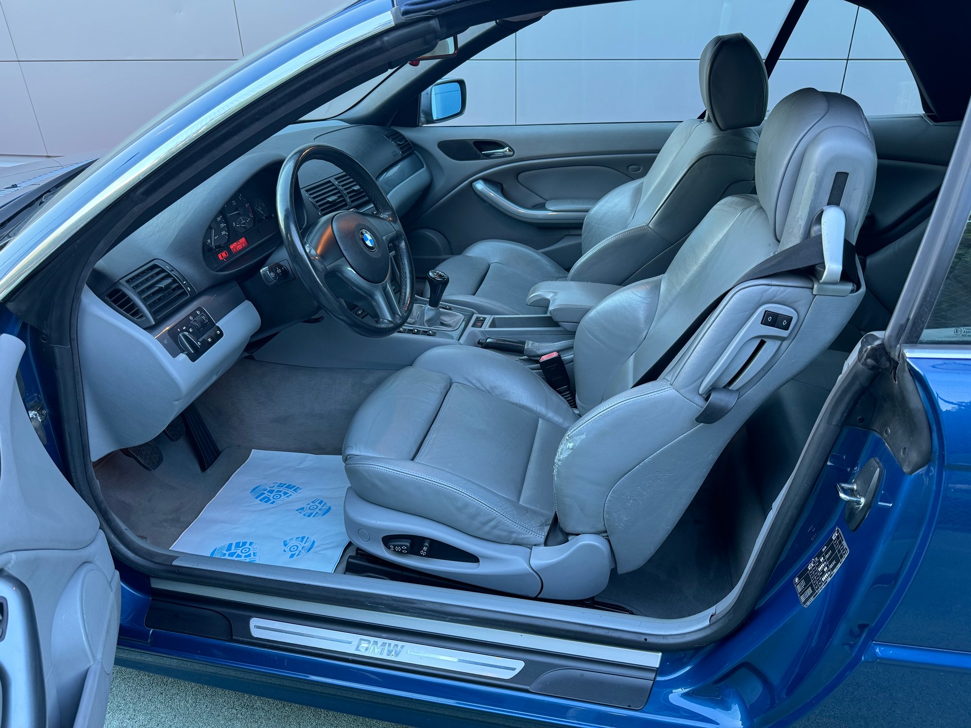 BMW 323Ci Cabriolet-image-8