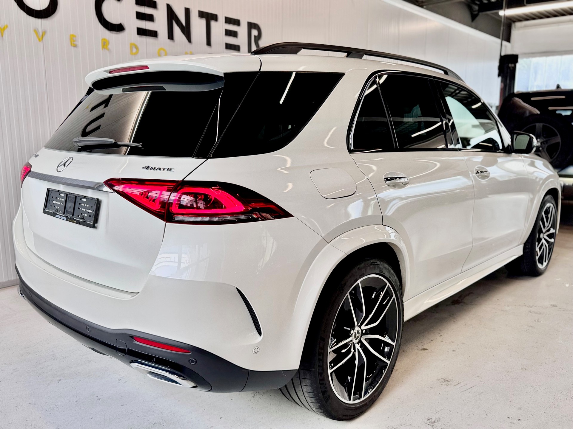 MERCEDES-BENZ GLE 450 4Matic AMG Line 9G-Tronic-showroom-element-2