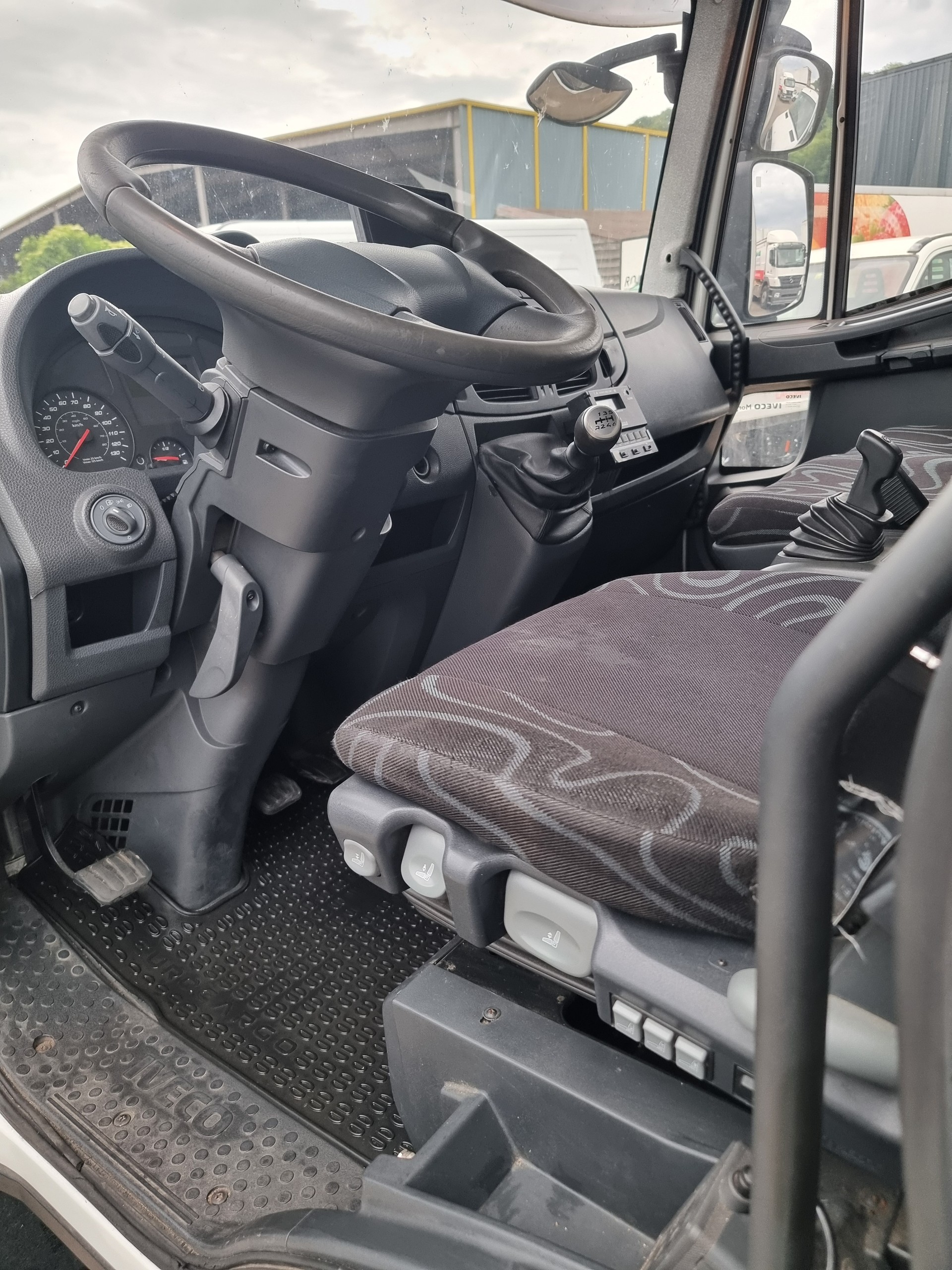 IVECO Eurocargo 110 EL19-image-12
