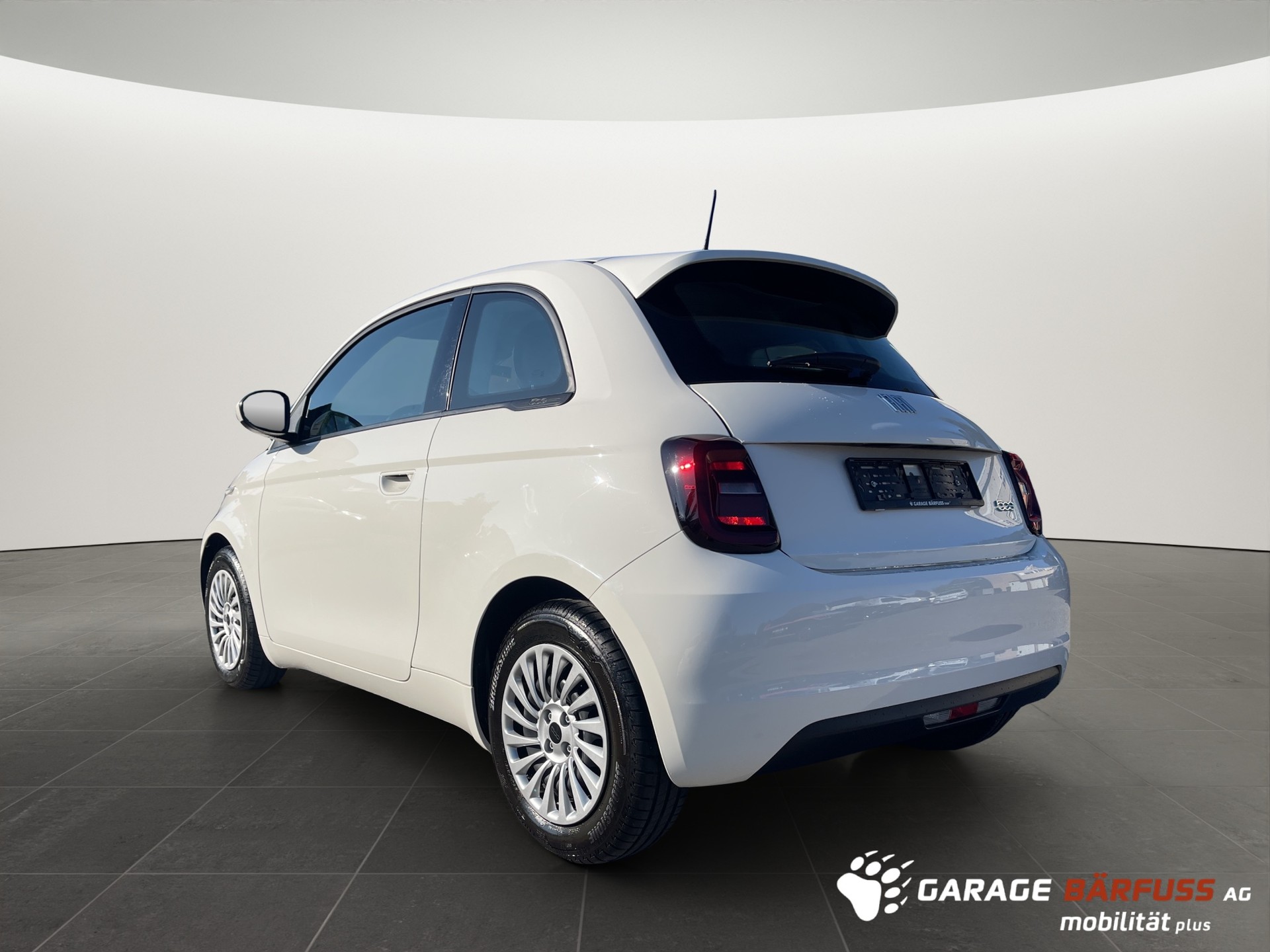 FIAT 500 Action-showroom-element-2