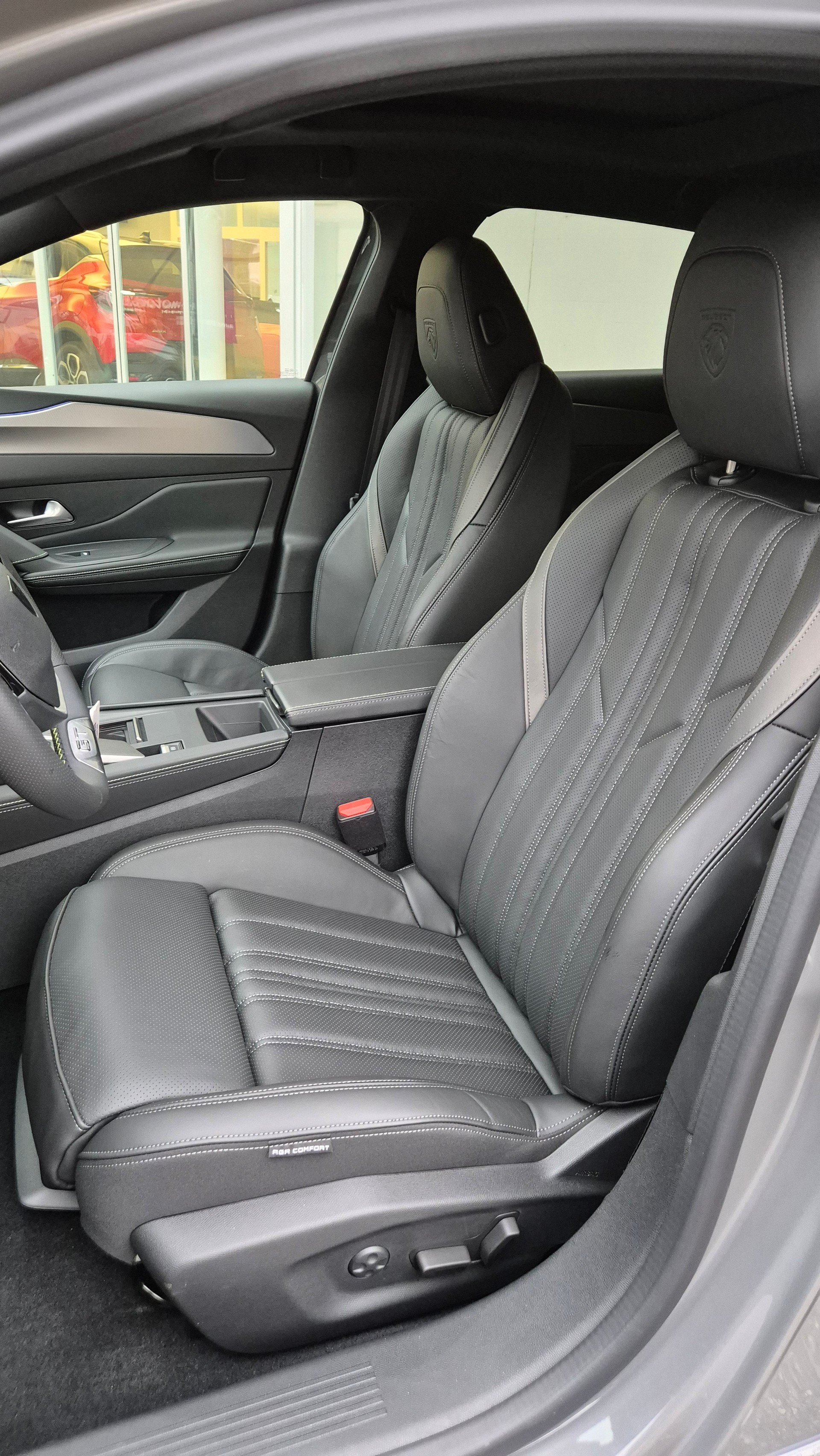 PEUGEOT 308 1.6 PHEV 195 GT SwissPrime Helvetia-image-8