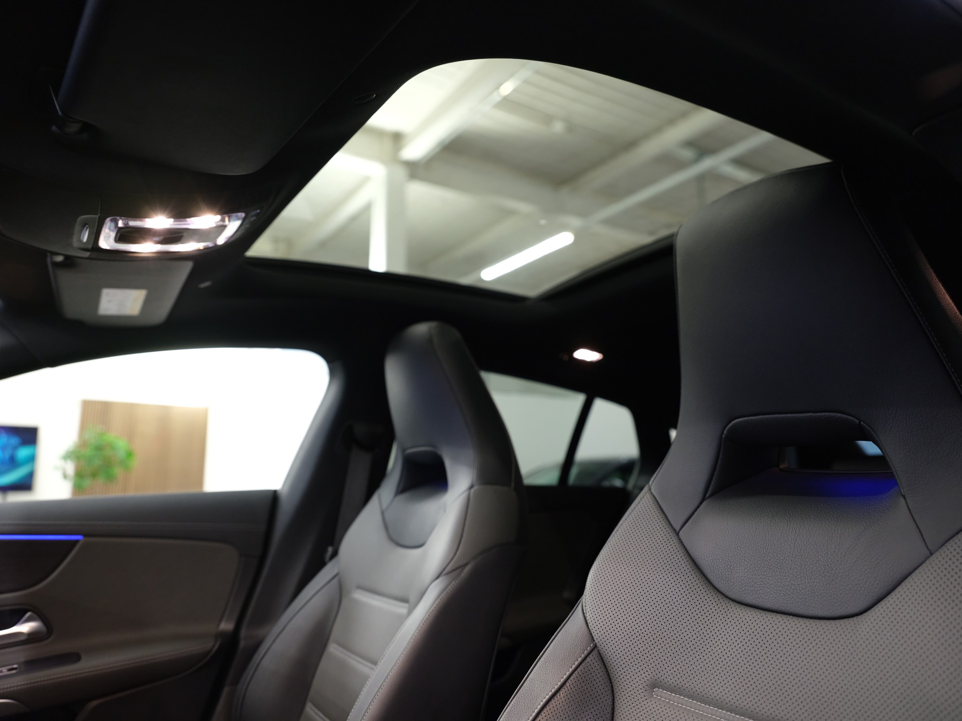 MERCEDES-BENZ CLA Shooting Brake 35 AMG 4Matic 7G-DCT *Premium Plus Paket* *Night Paket* *Fahrassistenz-Paket*-image-17