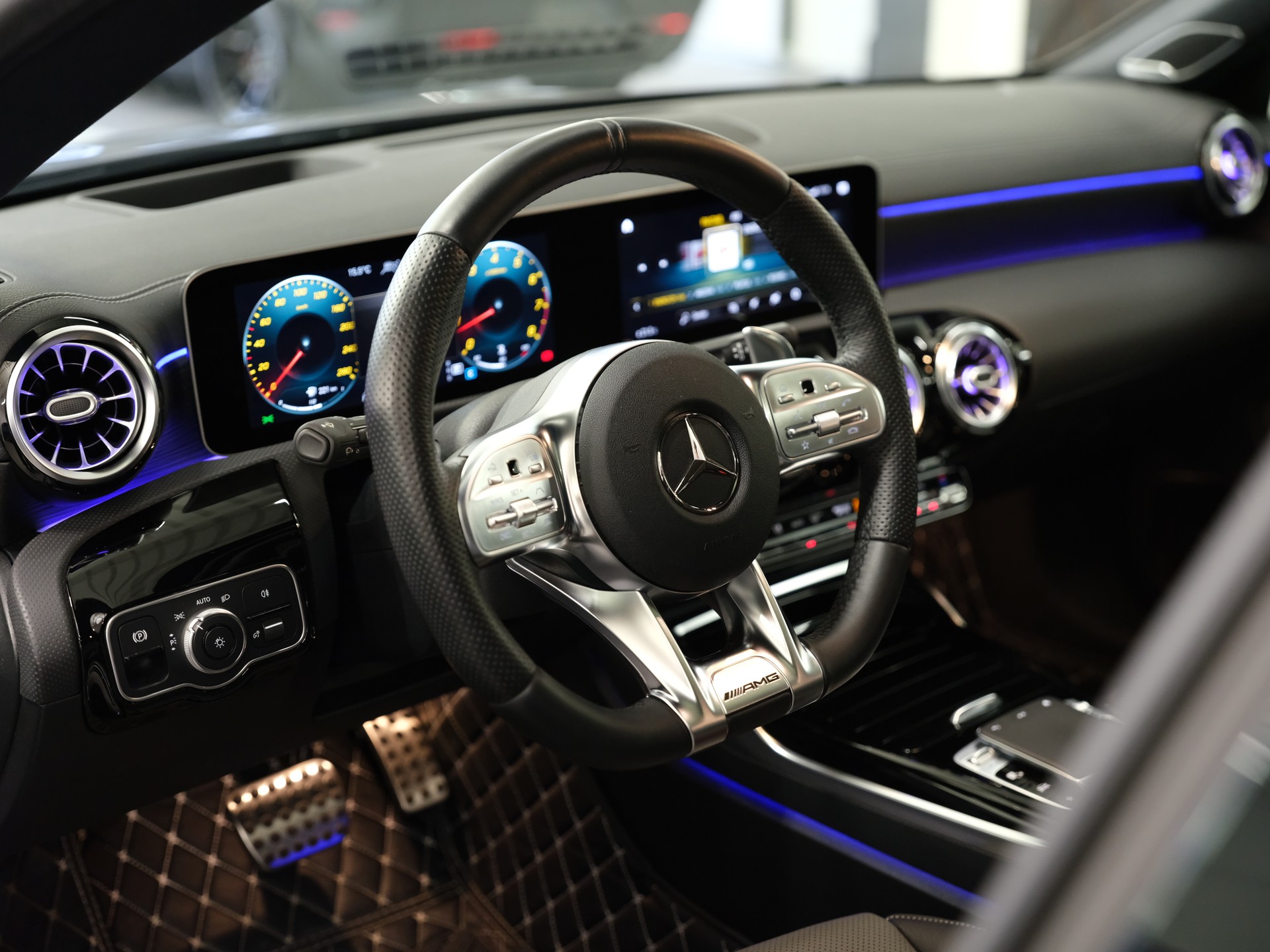 MERCEDES-BENZ CLA Shooting Brake 35 AMG 4Matic 7G-DCT *Premium Plus Paket* *Night Paket* *Fahrassistenz-Paket*-image-19