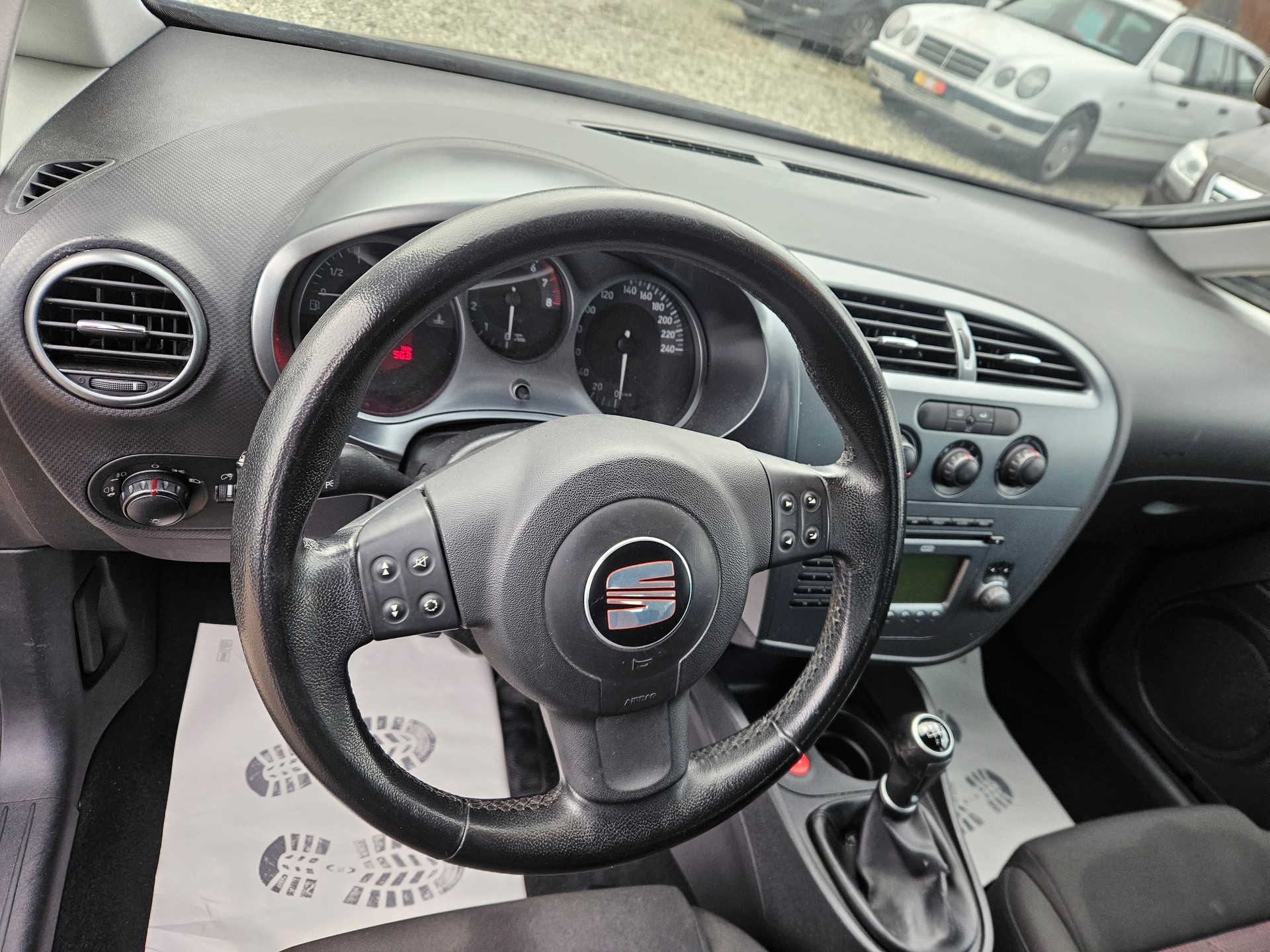 SEAT Leon 1.4 TSI Reference-image-9