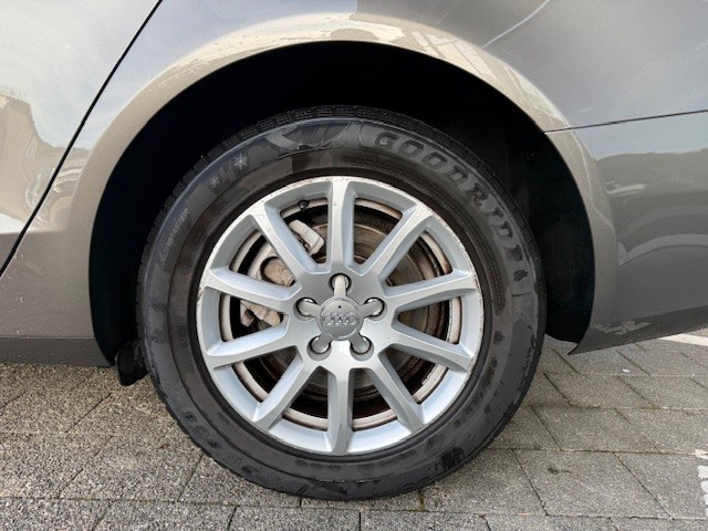 AUDI A4 Avant 2.0 TDI 150-image-7