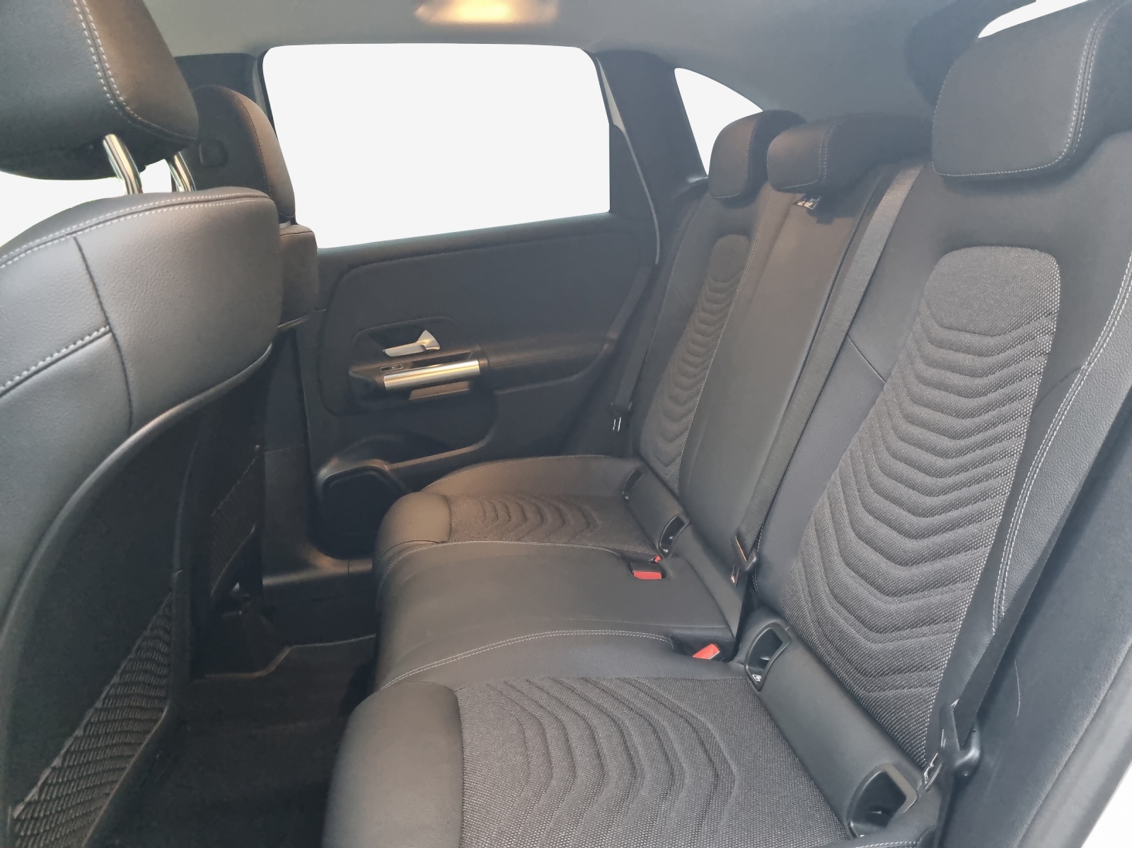 MERCEDES-BENZ B 220 4Matic 8G-DCT-image-11